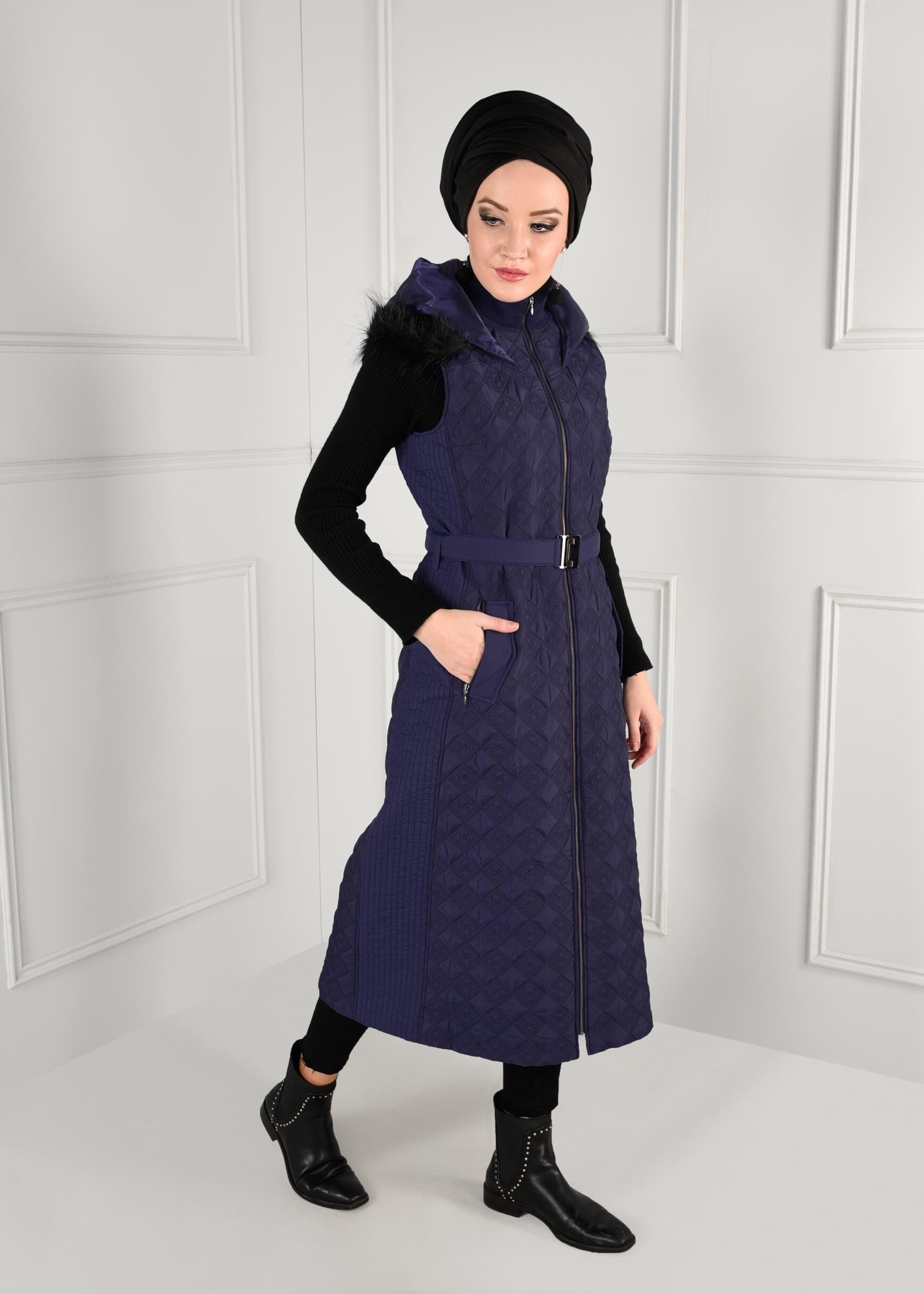Tesettür giyim LACİVERT KÜRKLÜ KAPÜŞONLU FERMUARLI YELEK 9748