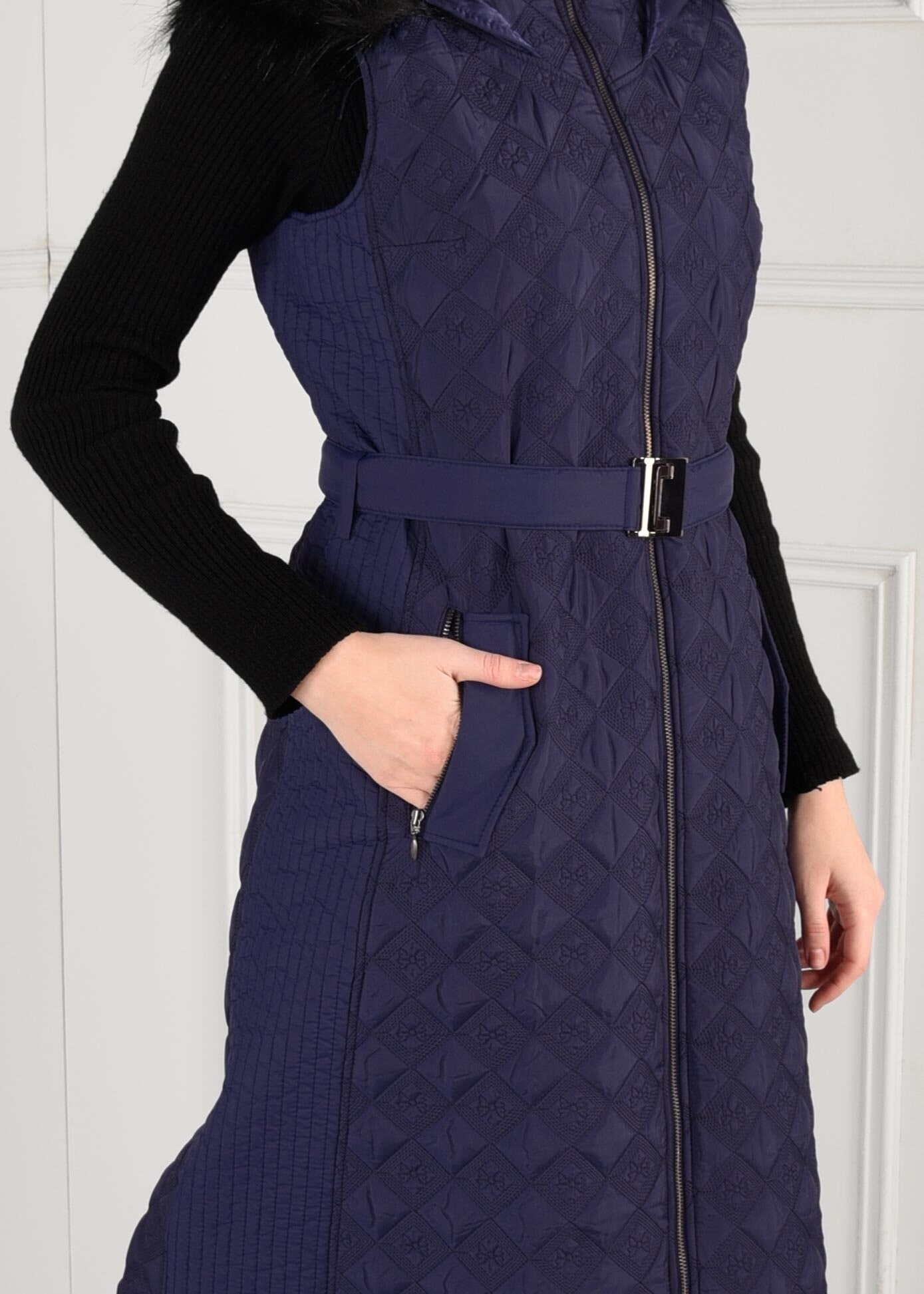 Tesettür giyim LACİVERT KÜRKLÜ KAPÜŞONLU FERMUARLI YELEK 9748