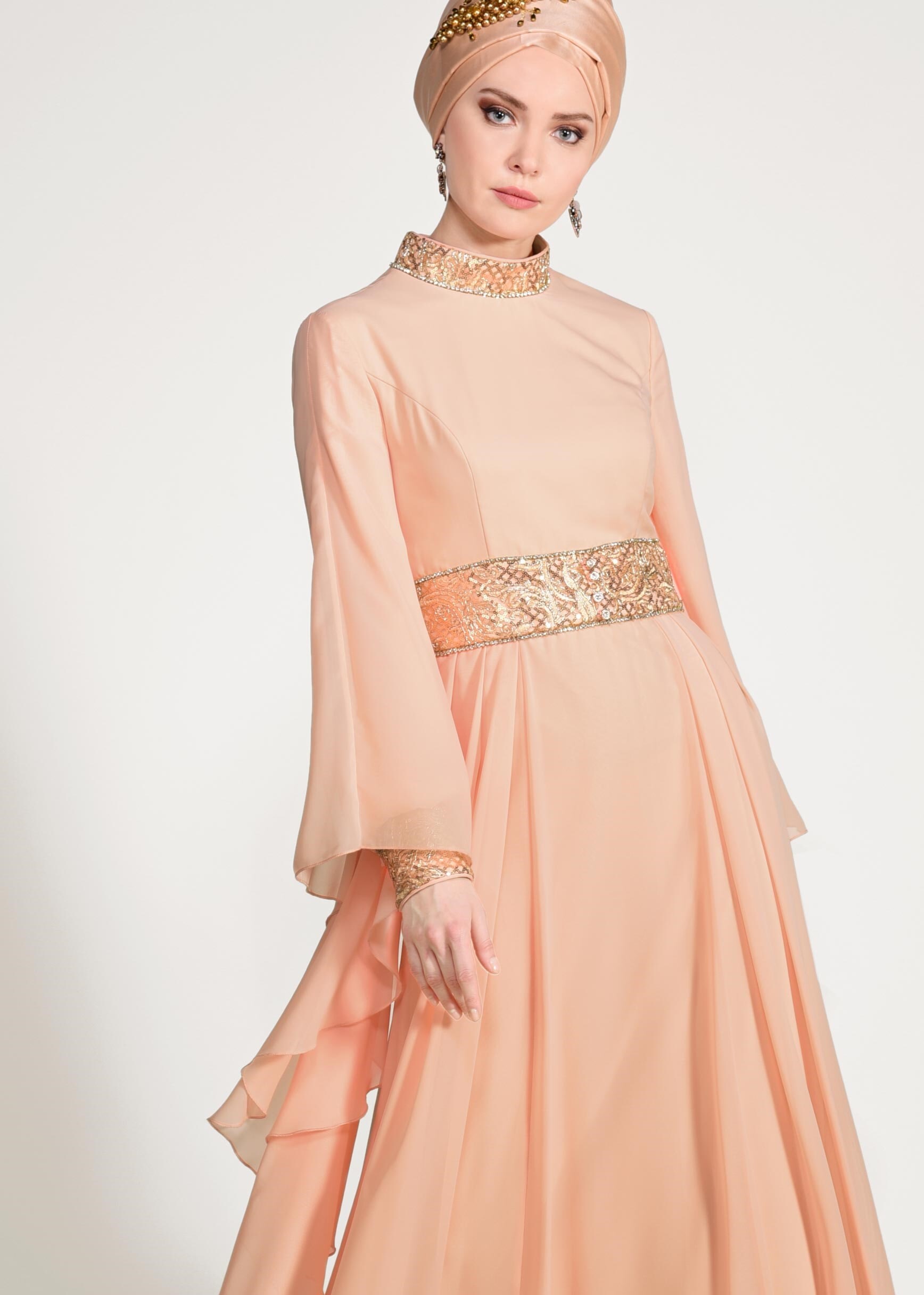 Tesettür giyim PEMBE KOLLARI VOLANLI HAKİM YAKA MULTİ ŞİFON ABİYE ELBİSE 5410