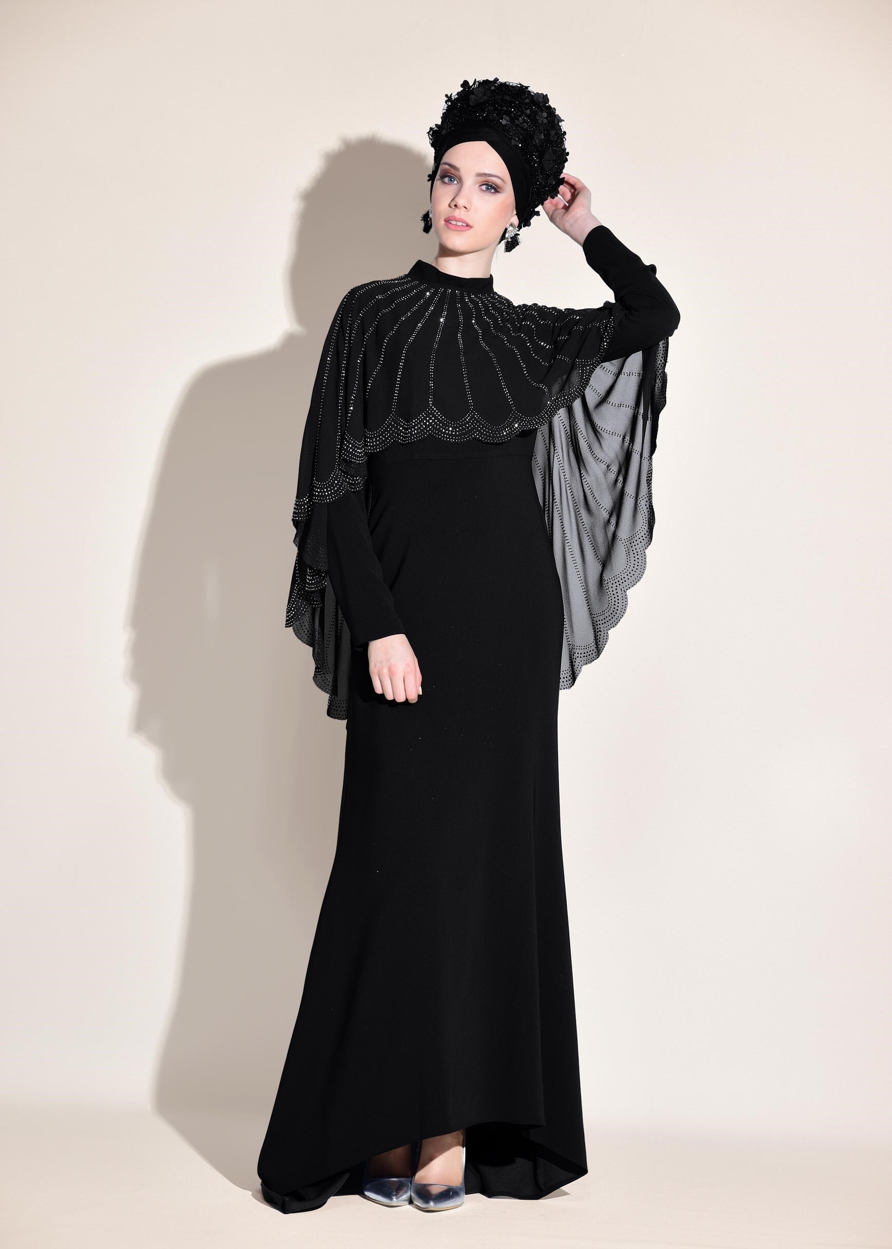 Tesettür giyim SİYAH KISA PELERİN DETAYLI TAŞ BASKILI ABİYE ELBİSE 5420