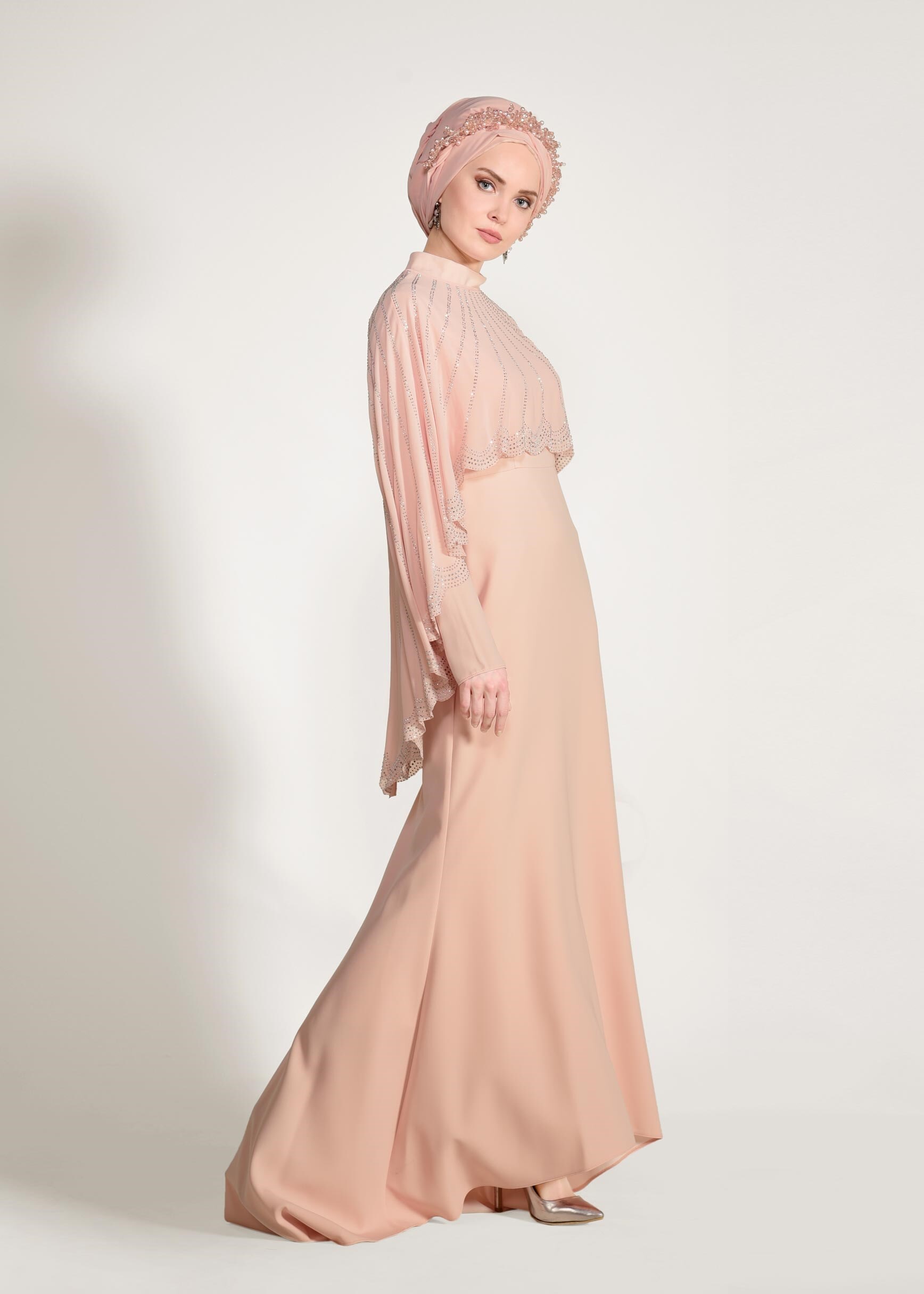 Tesettür giyim PUDRA KISA PELERİN DETAYLI TAŞ BASKILI ABİYE ELBİSE 5420