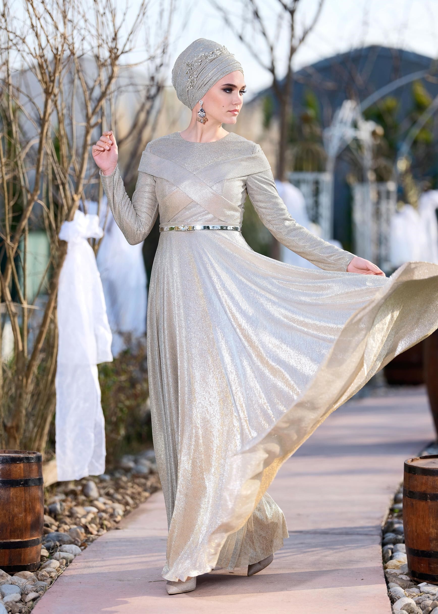 Tesettür giyim BEJ KEMERLİ SİM KUMAŞ ABİYE ELBİSE 5422