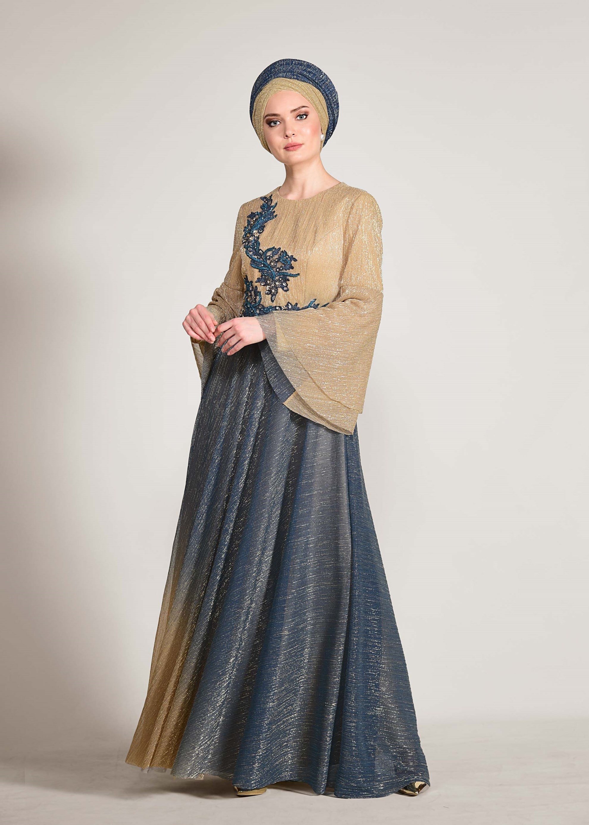 Tesettür giyim BEJ DEGRADE PLİSELİ SİM KUMAŞ ABİYE ELBİSE 5424