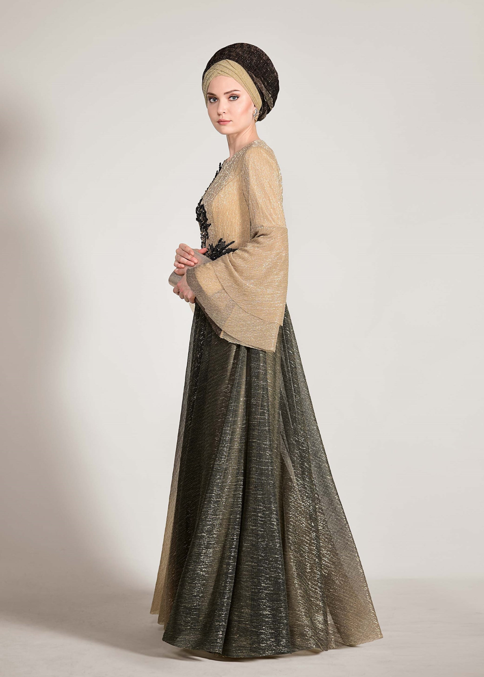 Tesettür giyim BEJ DEGRADE PLİSELİ SİM KUMAŞ ABİYE ELBİSE 5424