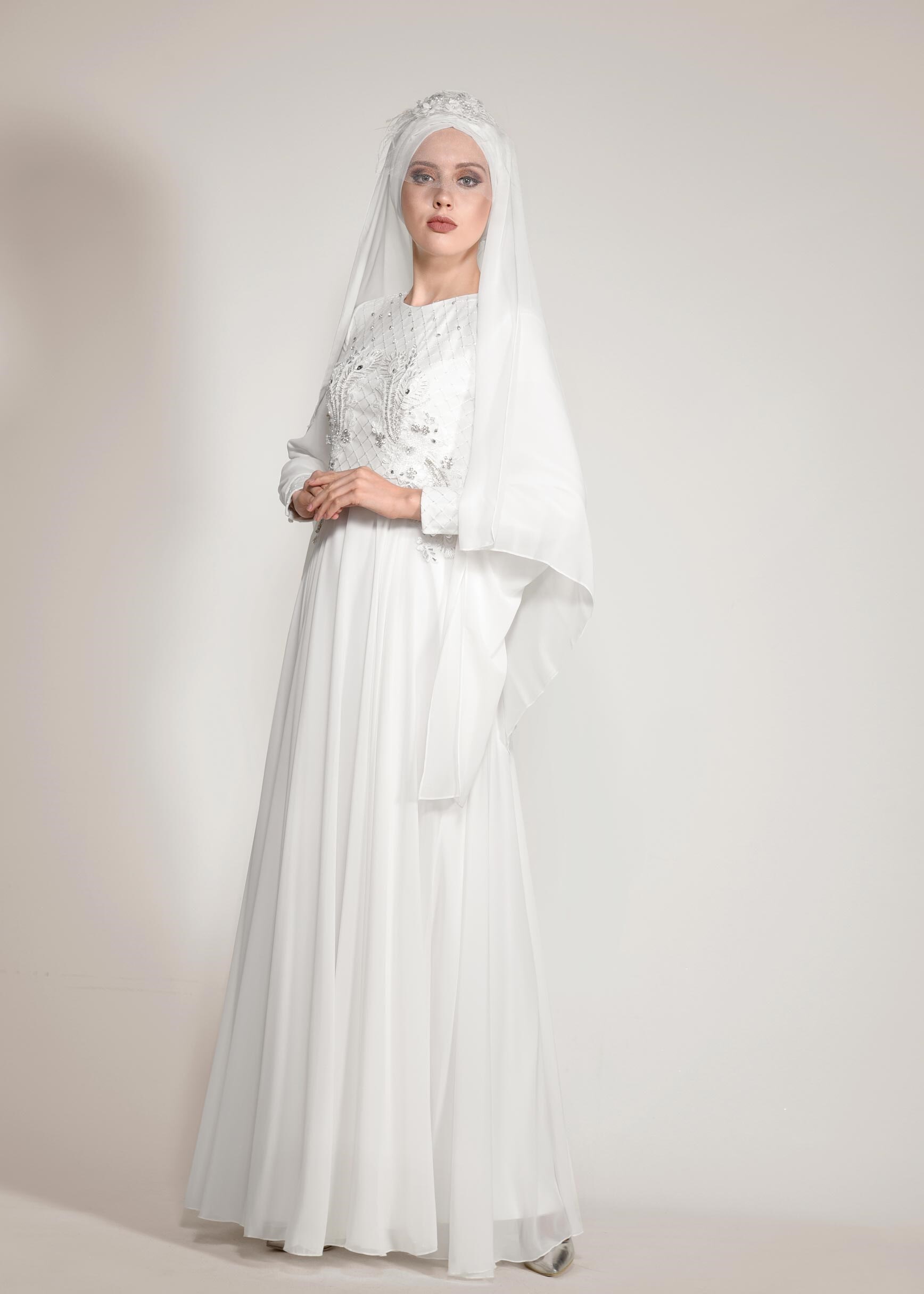 Tesettür giyim BEYAZ BONCUK VE TAŞ İŞLEMELİ MULTİ ŞİFON ABİYE ELBİSE 5436