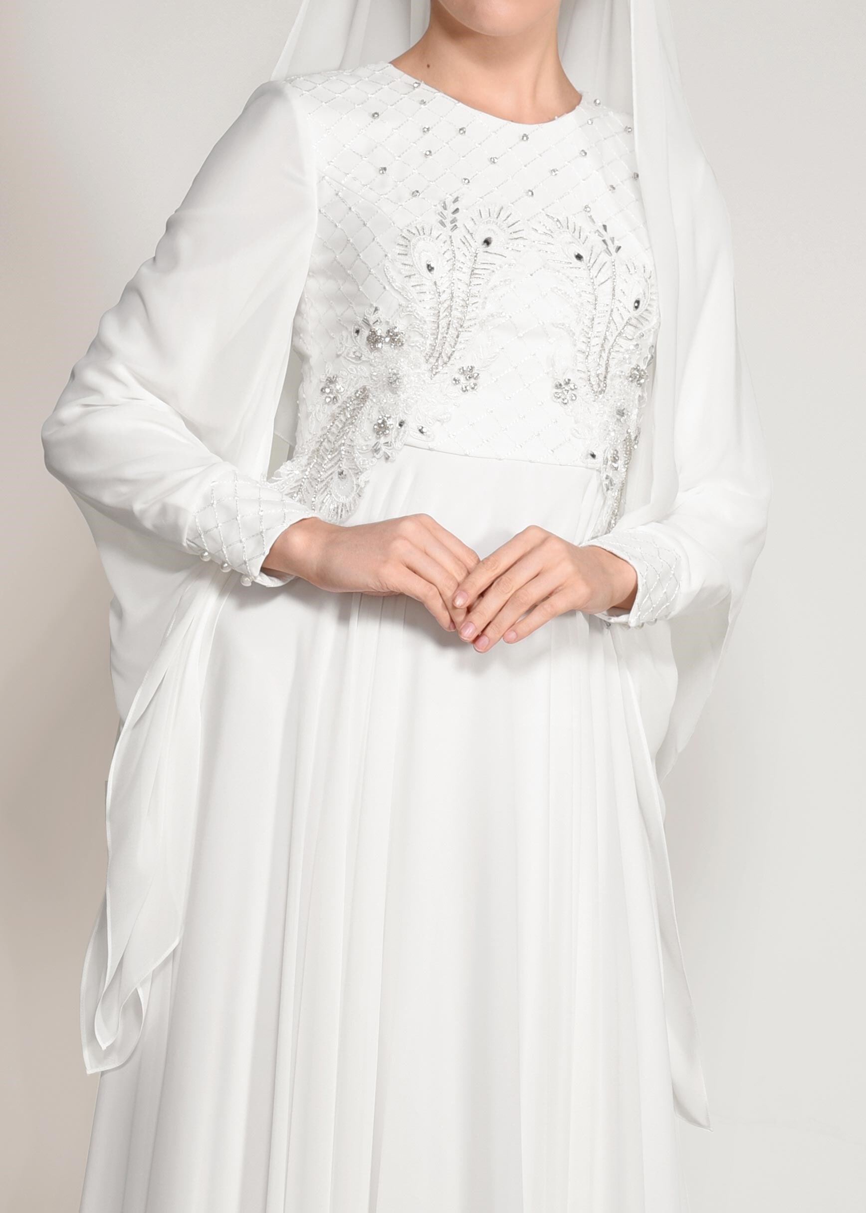 Tesettür giyim BEYAZ BONCUK VE TAŞ İŞLEMELİ MULTİ ŞİFON ABİYE ELBİSE 5436