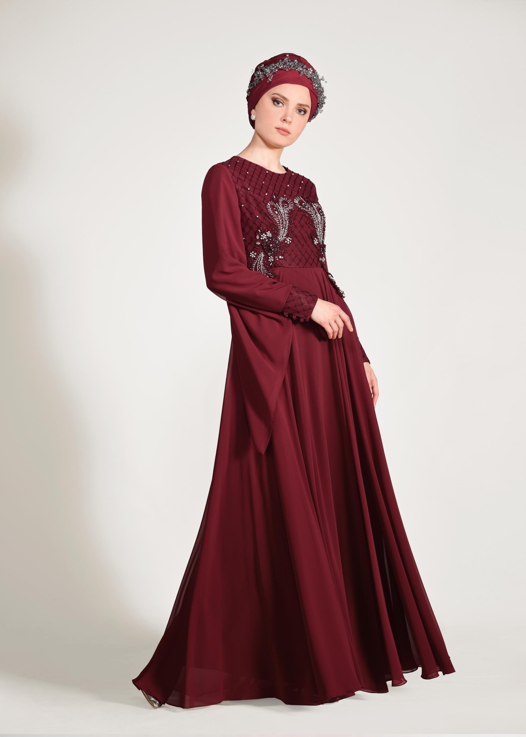 Tesettür giyim BORDO BONCUK VE TAŞ İŞLEMELİ MULTİ ŞİFON ABİYE ELBİSE 5436