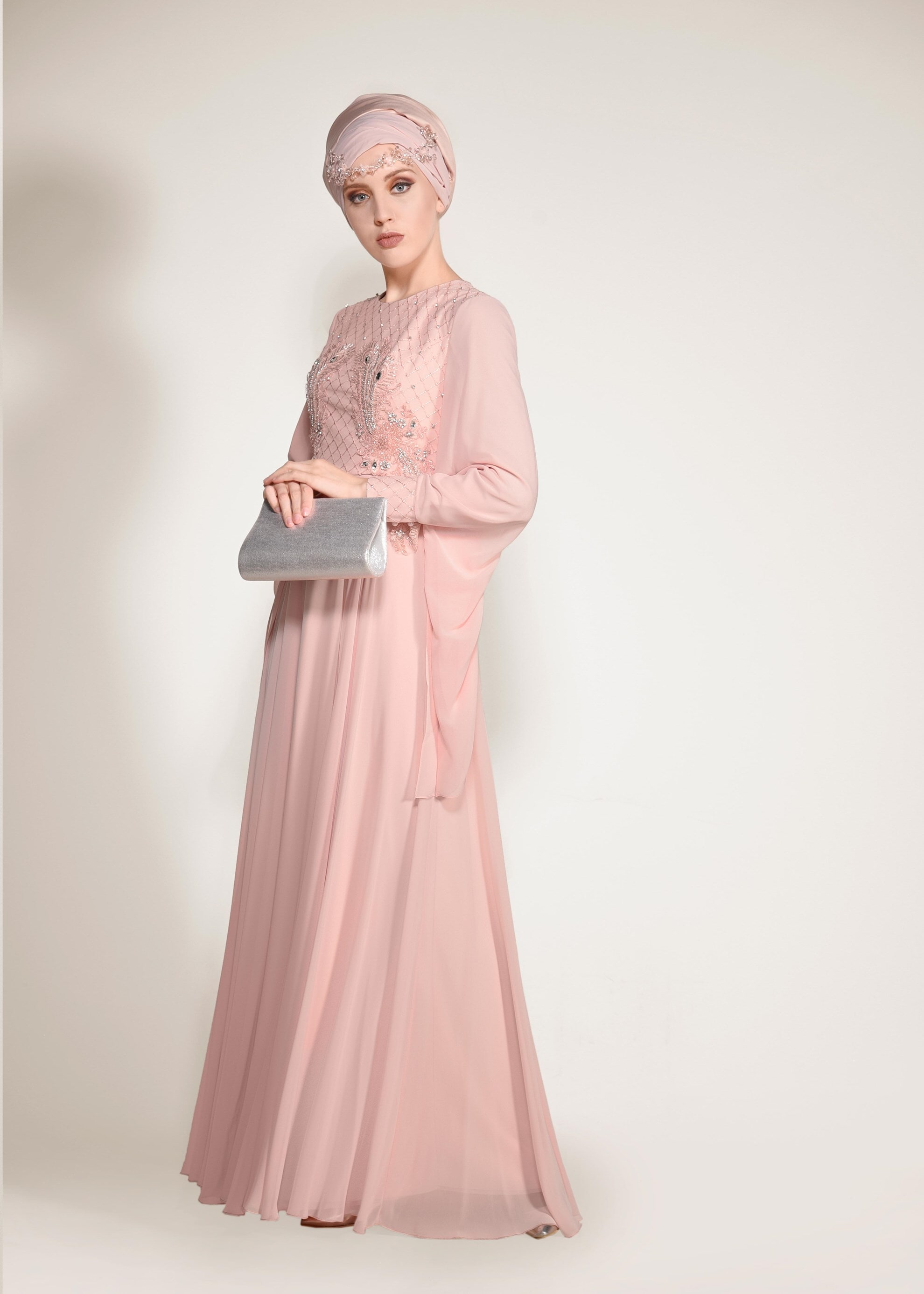 Tesettür giyim PUDRA BONCUK VE TAŞ İŞLEMELİ MULTİ ŞİFON ABİYE ELBİSE 5436