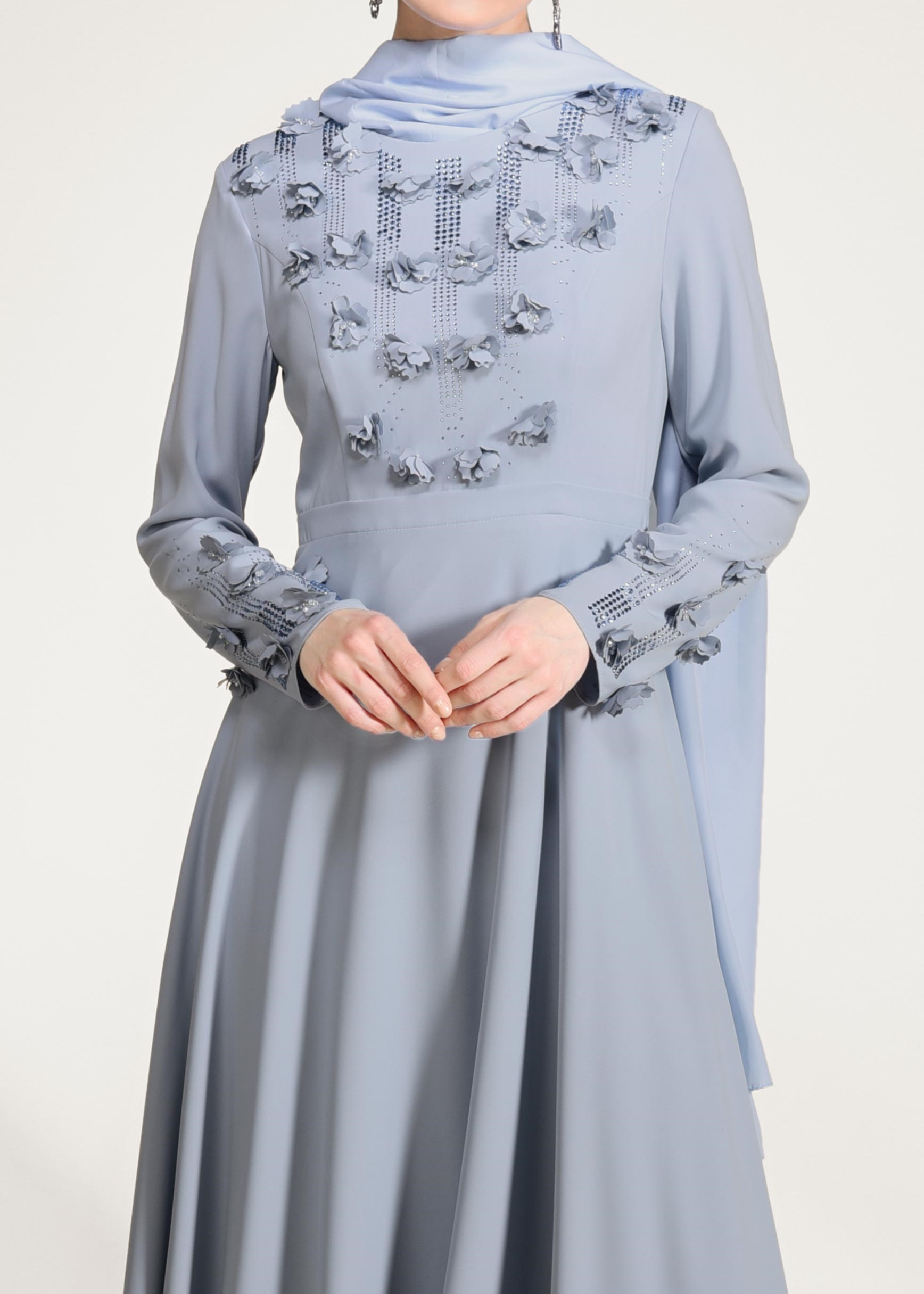 Tesettür giyim MAVİ ÜÇ BOYUTLU ÇİÇEK DETAYLI ABİYE ELBİSE 5438