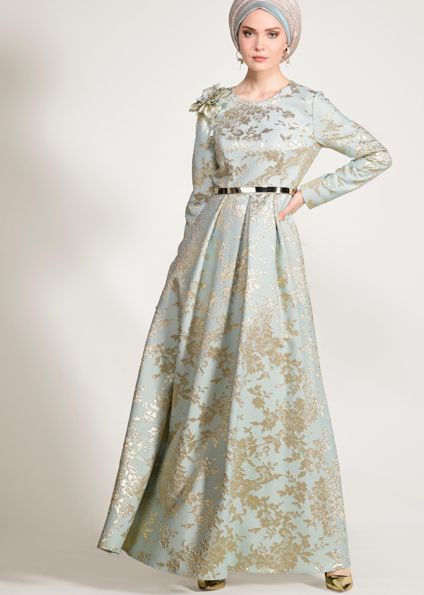 Tesettür giyim YEŞİL OMUZUNDA ÇİÇEK DETAYLI JAKAR KUMAŞ ABİYE ELBİSE 5440 