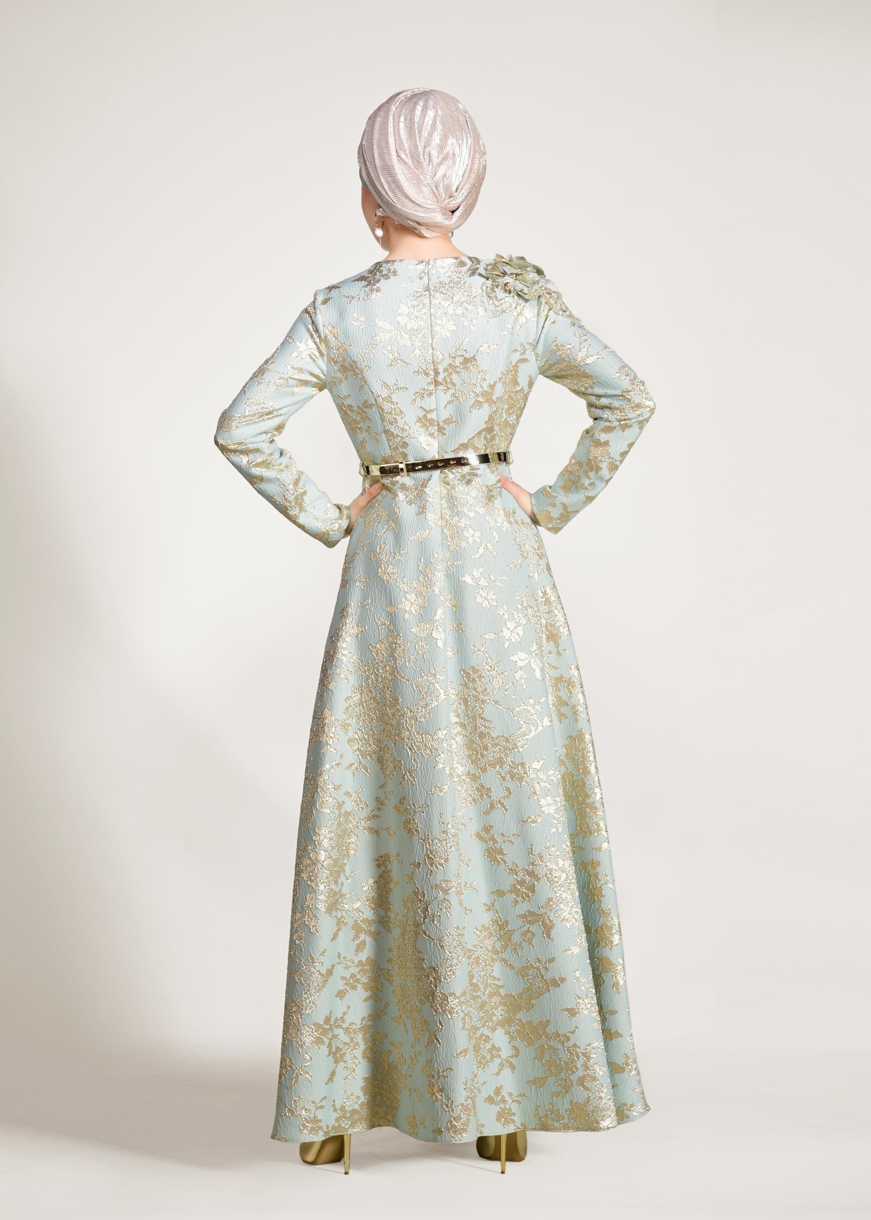 Tesettür giyim YEŞİL OMUZUNDA ÇİÇEK DETAYLI JAKAR KUMAŞ ABİYE ELBİSE 5440 