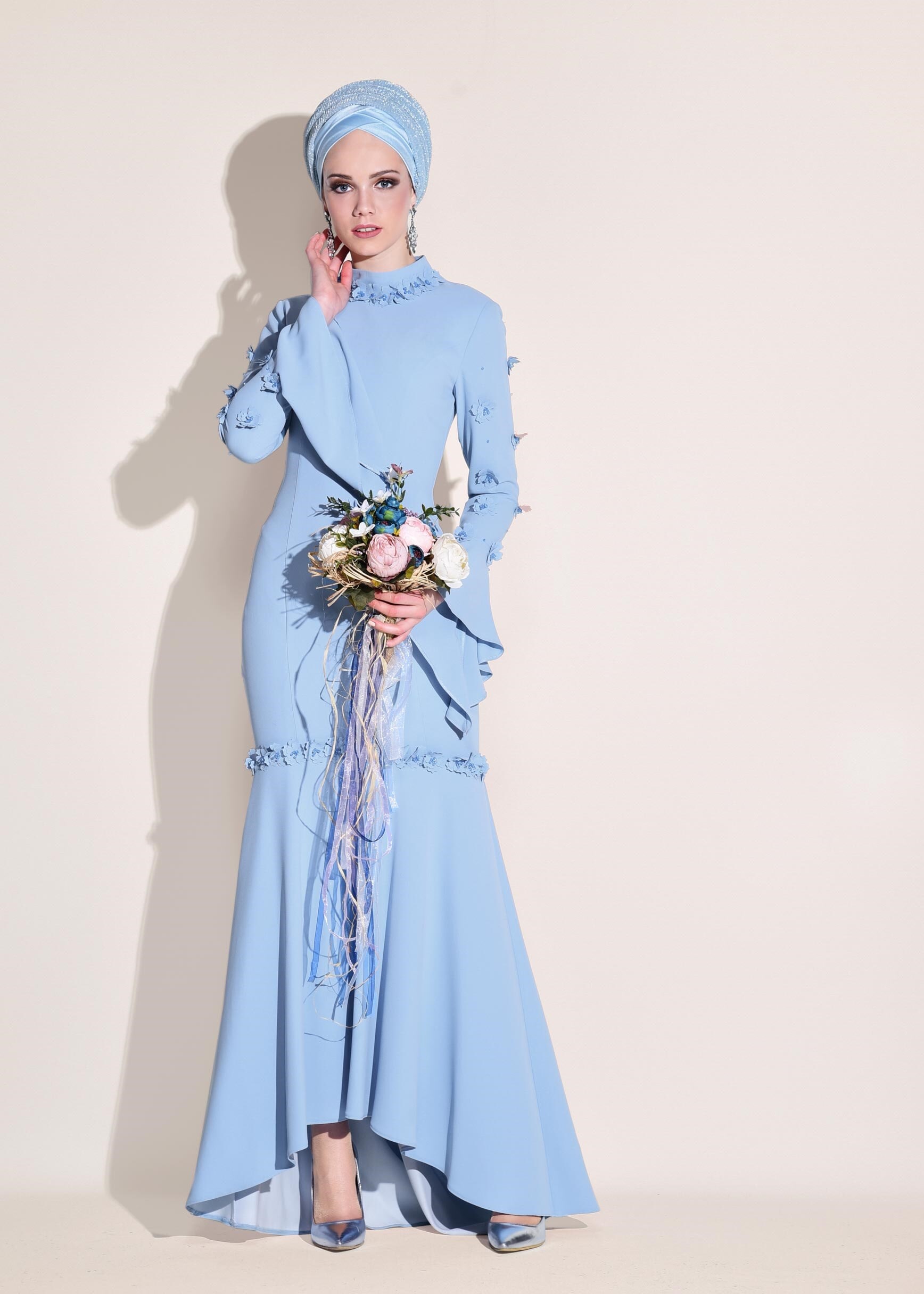 Tesettür giyim MAVİ ÜÇ BOYUT ÇİÇEKLİ VOLANLI ABİYE ELBİSE 5444 