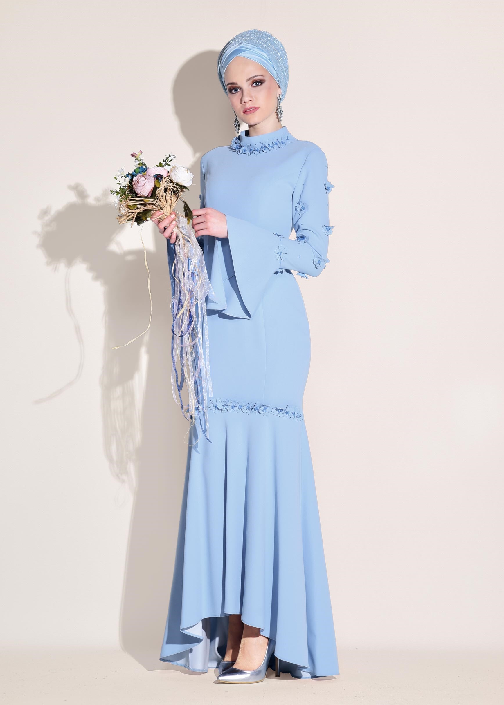 Tesettür giyim MAVİ ÜÇ BOYUT ÇİÇEKLİ VOLANLI ABİYE ELBİSE 5444 