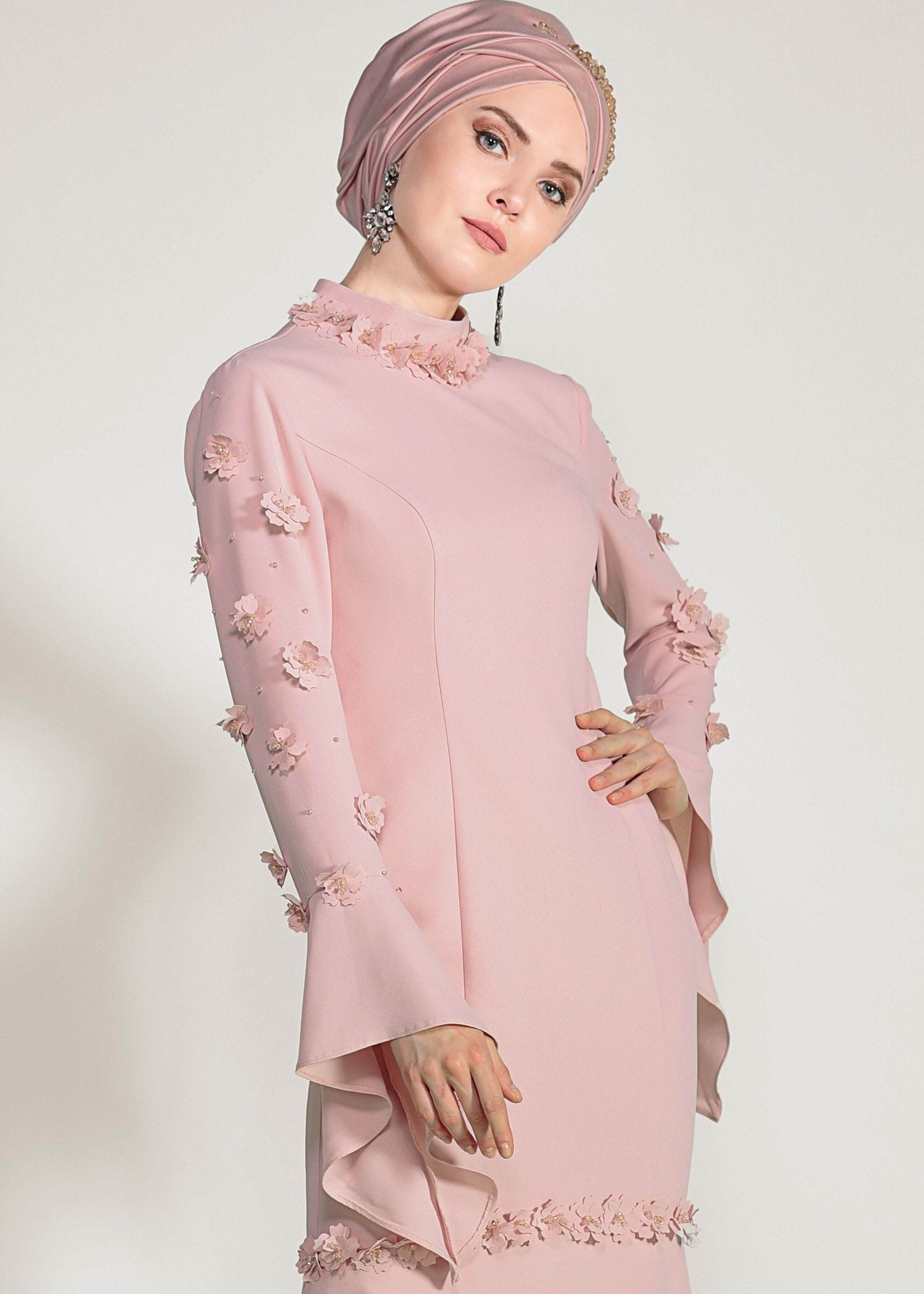 Tesettür giyim PUDRA ÜÇ BOYUT ÇİÇEKLİ VOLANLI ABİYE ELBİSE 5444 