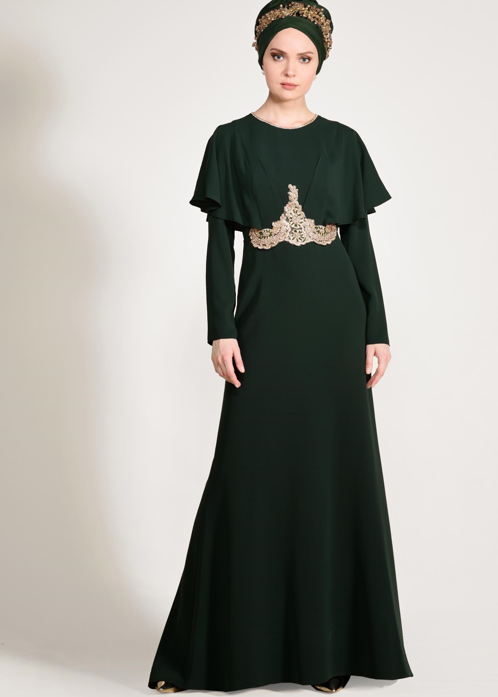 Tesettür giyim YEŞİL OMUZLARI VOLANLI GÜPÜR DETAYLI ABİYE 5446 