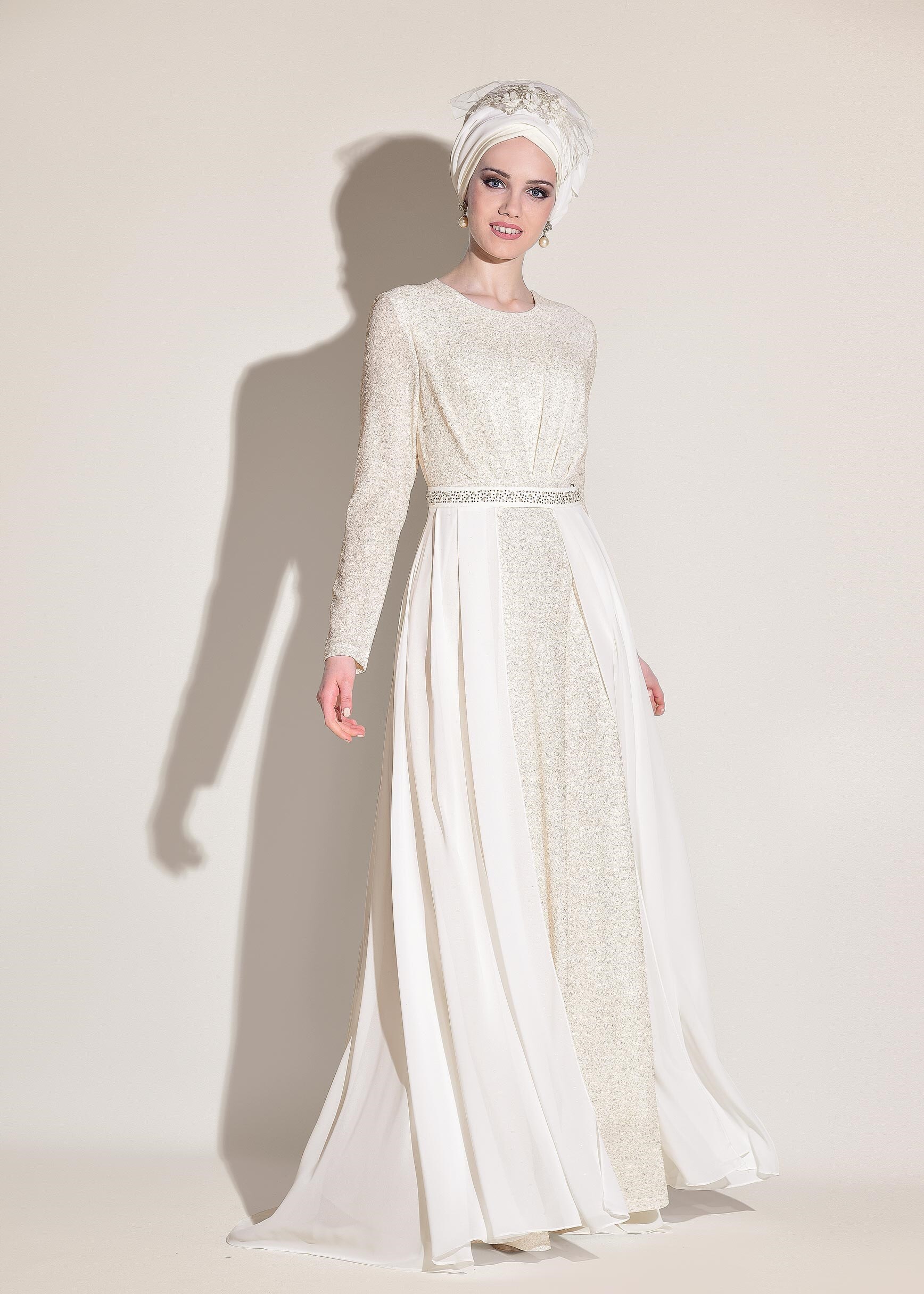 Tesettür giyim BEYAZ ŞİFON ETEK DETAYLI SİMLİ 2&prime;Lİ ELBİSELİ ABİYE 5447 