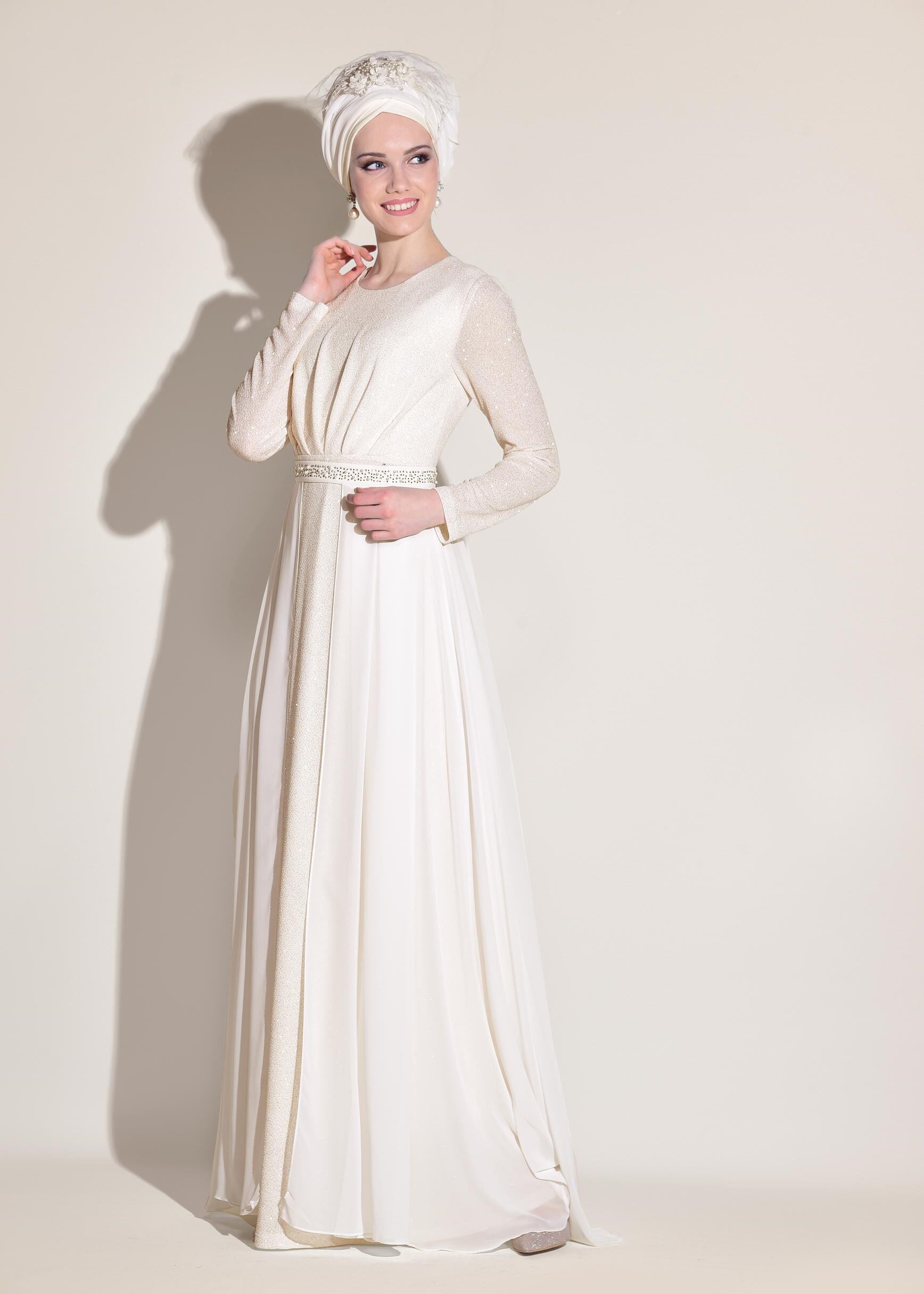 Tesettür giyim BEYAZ ŞİFON ETEK DETAYLI SİMLİ 2&prime;Lİ ELBİSELİ ABİYE 5447 