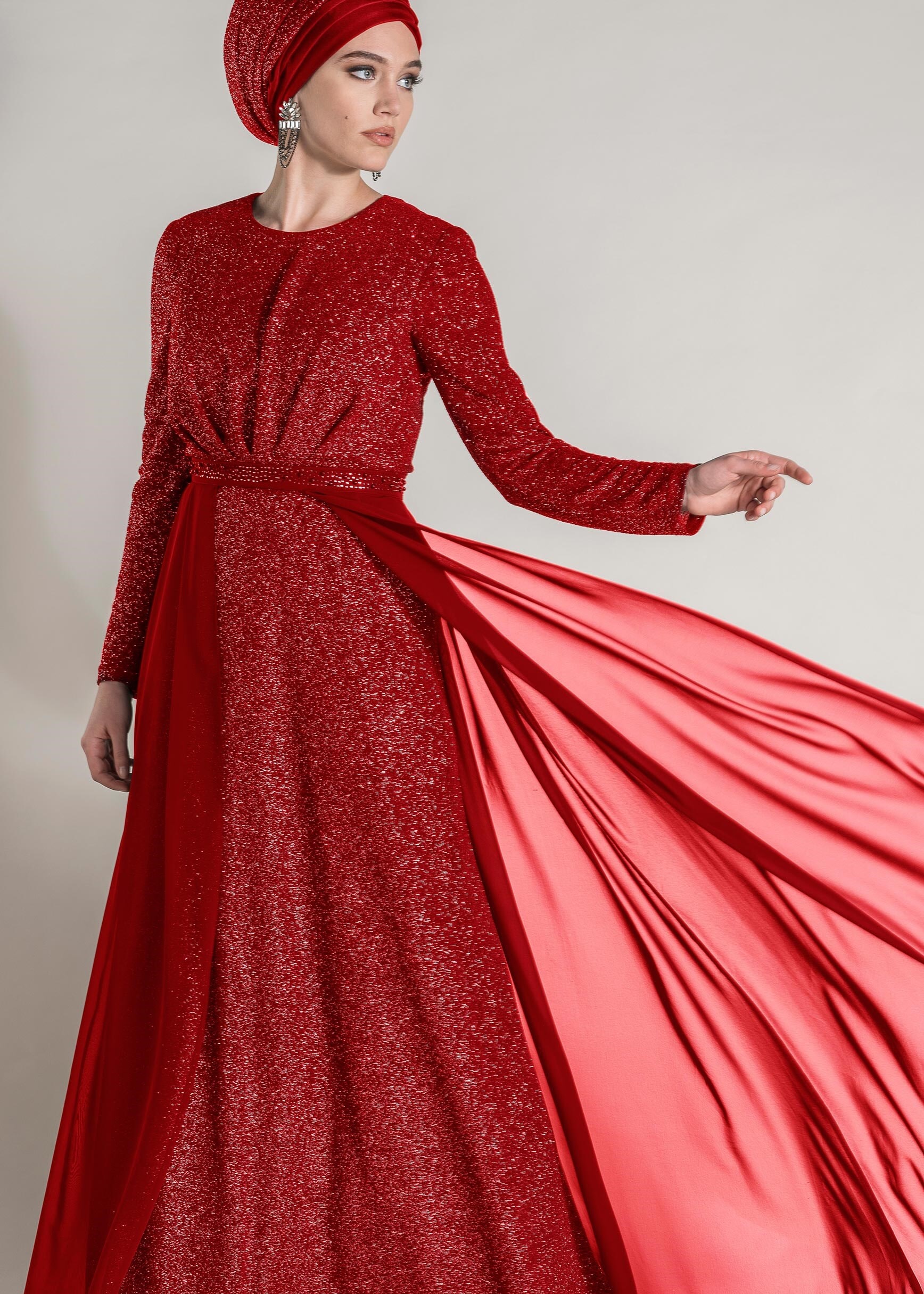 Tesettür giyim KIRMIZI ŞİFON ETEK DETAYLI SİMLİ 2&prime;Lİ ELBİSELİ ABİYE 5447 