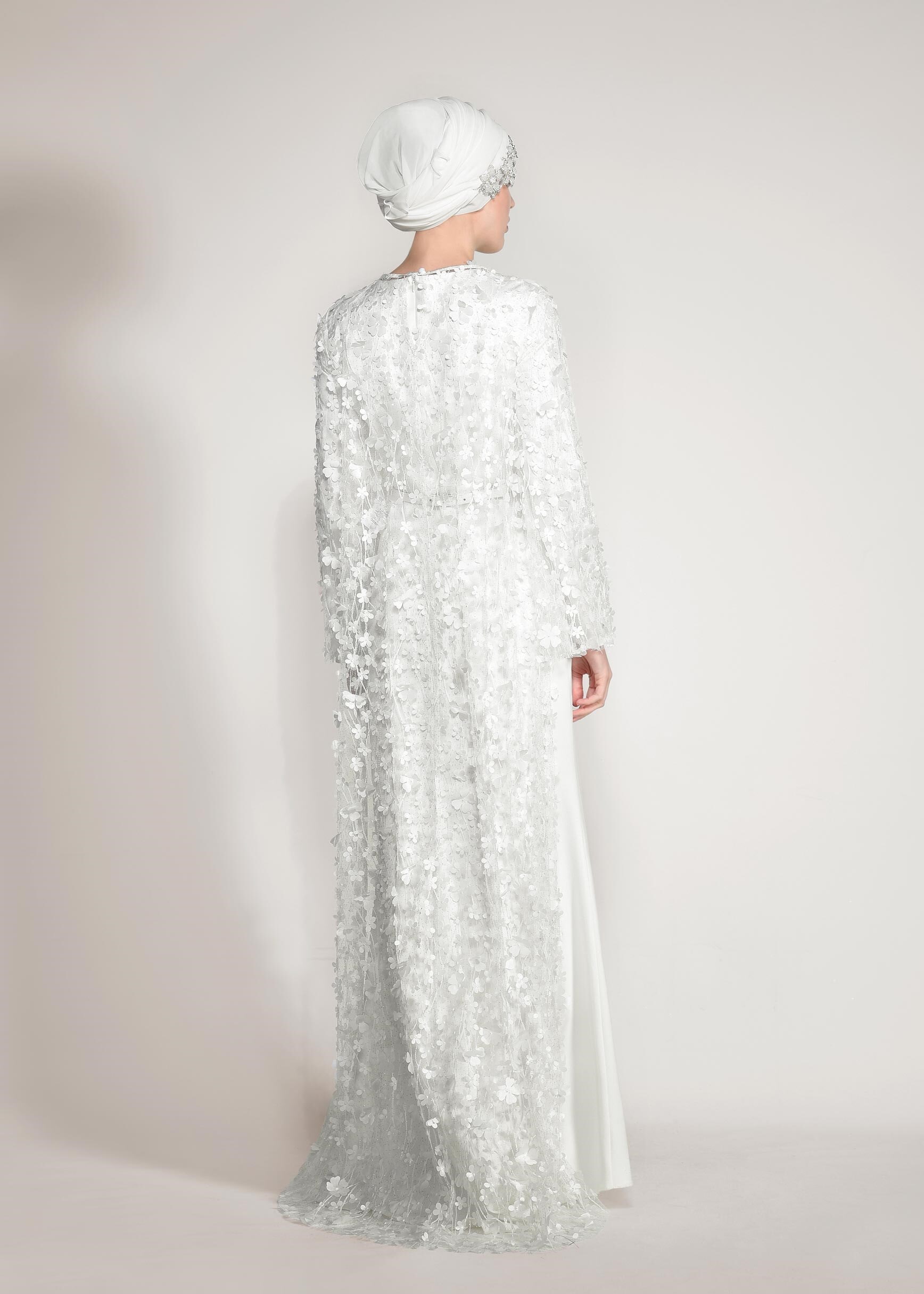 Tesettür giyim BEYAZ ÜÇ BOYUTLU ÇİÇEKLİ PELERİN DETAYLI  2&prime;Lİ ELBİSELİ ABİYE 5449 