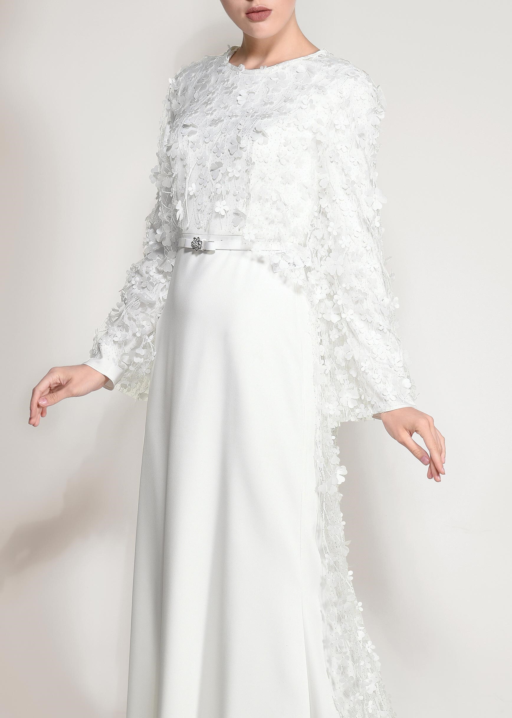 Tesettür giyim BEYAZ ÜÇ BOYUTLU ÇİÇEKLİ PELERİN DETAYLI  2&prime;Lİ ELBİSELİ ABİYE 5449 