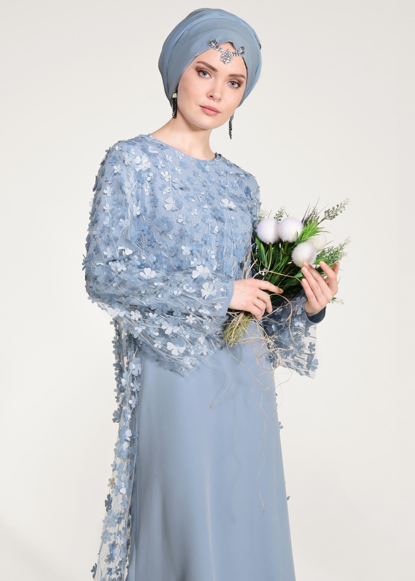 Tesettür giyim MAVİ ÜÇ BOYUTLU ÇİÇEKLİ PELERİN DETAYLI  2&prime;Lİ ELBİSELİ ABİYE 5449 