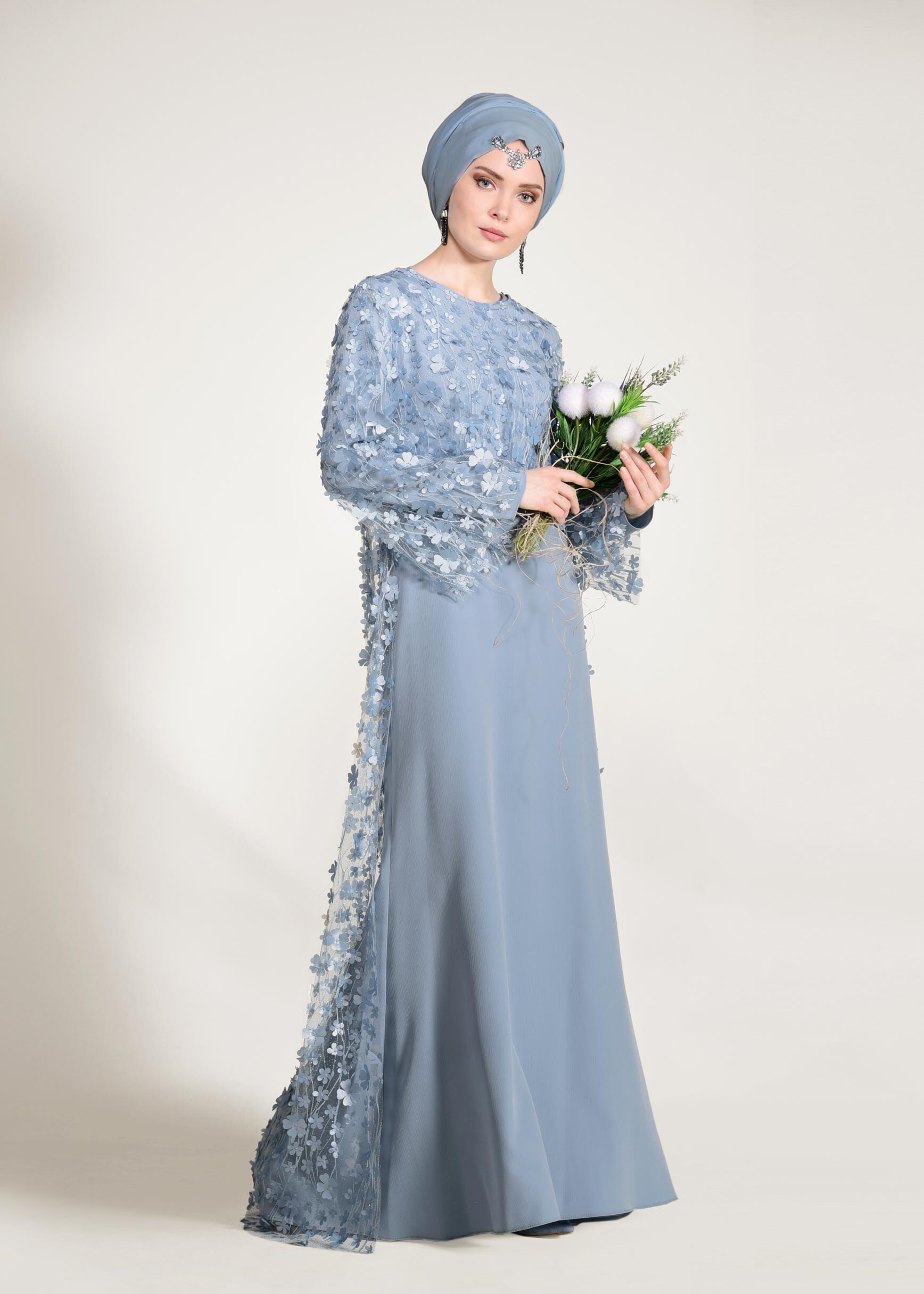 Tesettür giyim MAVİ ÜÇ BOYUTLU ÇİÇEKLİ PELERİN DETAYLI  2&prime;Lİ ELBİSELİ ABİYE 5449 