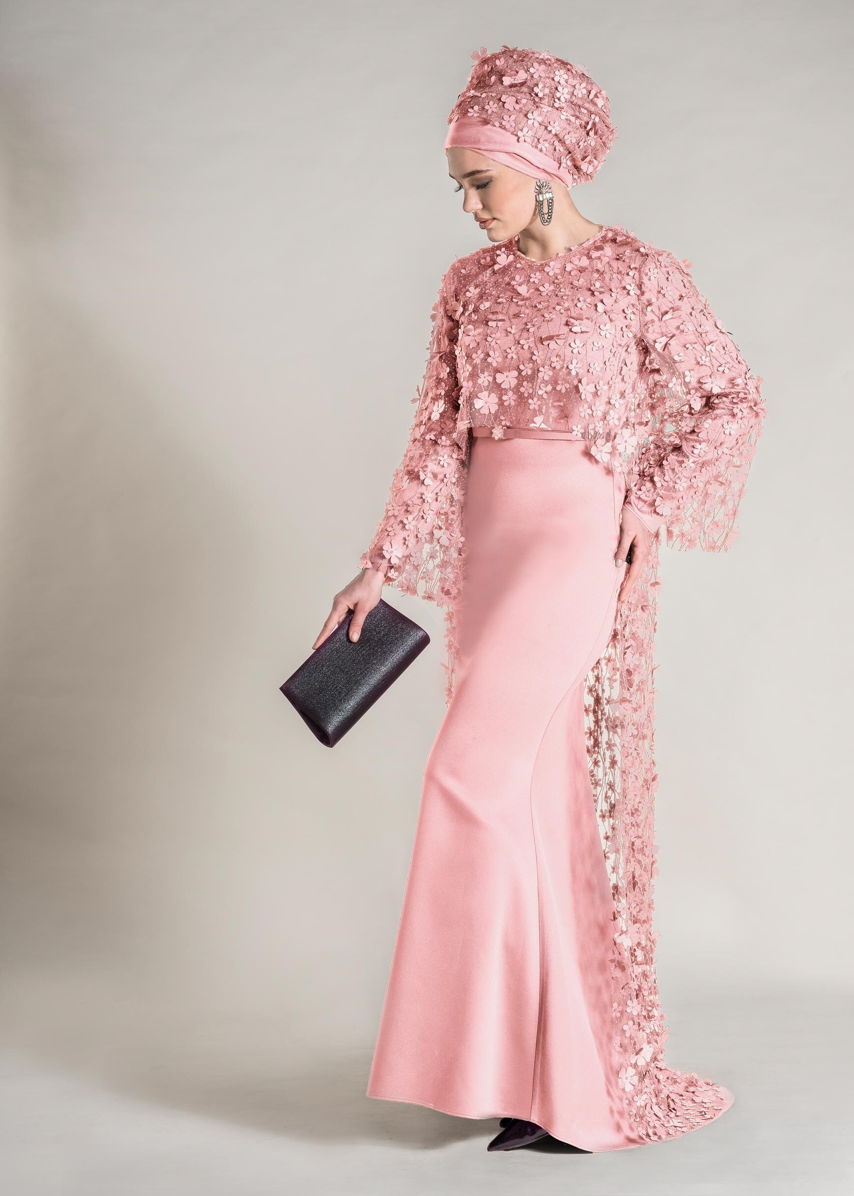 Tesettür giyim PUDRA ÜÇ BOYUTLU ÇİÇEKLİ PELERİN DETAYLI  2&prime;Lİ ELBİSELİ ABİYE 5449 