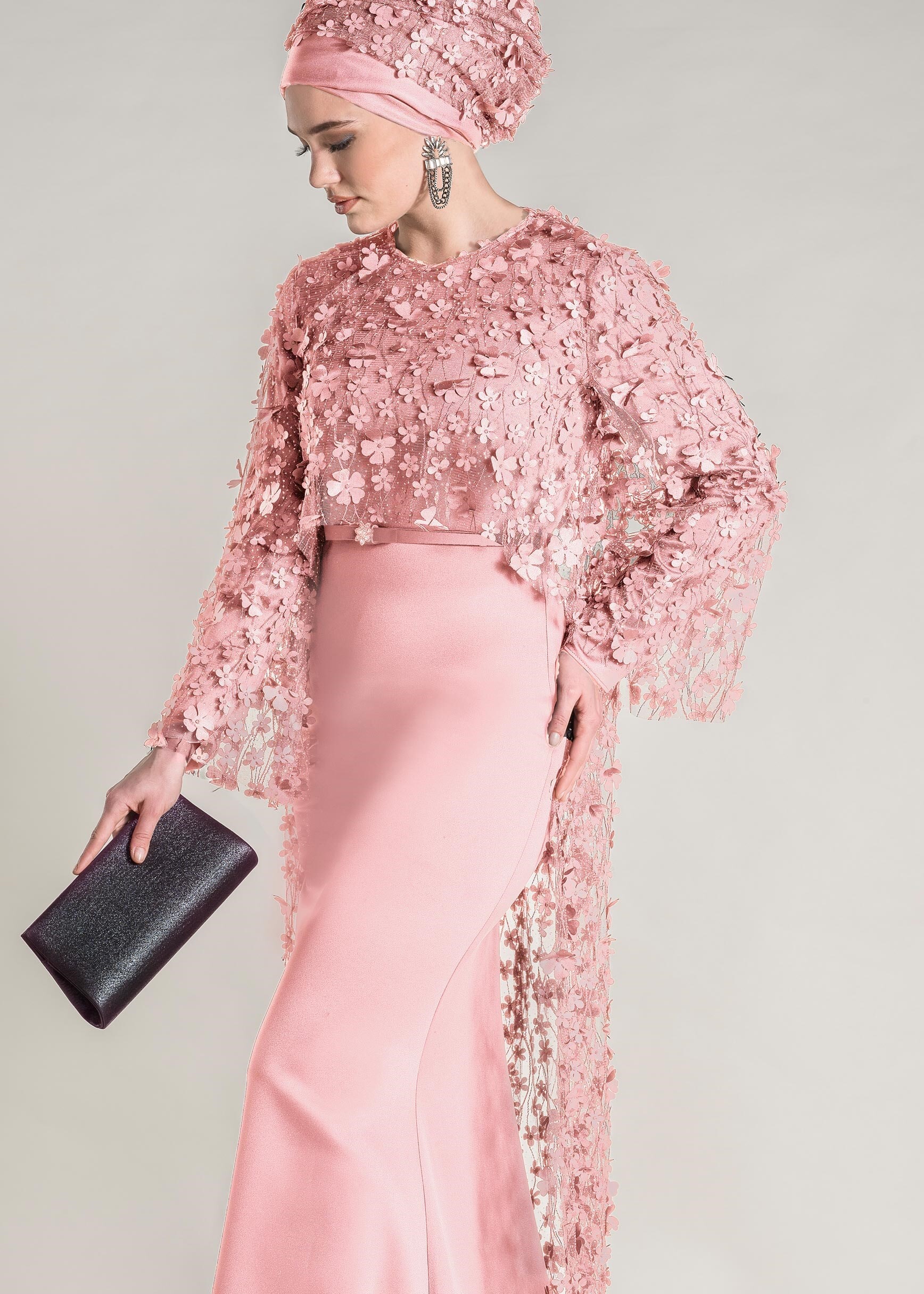 Tesettür giyim PUDRA ÜÇ BOYUTLU ÇİÇEKLİ PELERİN DETAYLI  2&prime;Lİ ELBİSELİ ABİYE 5449 