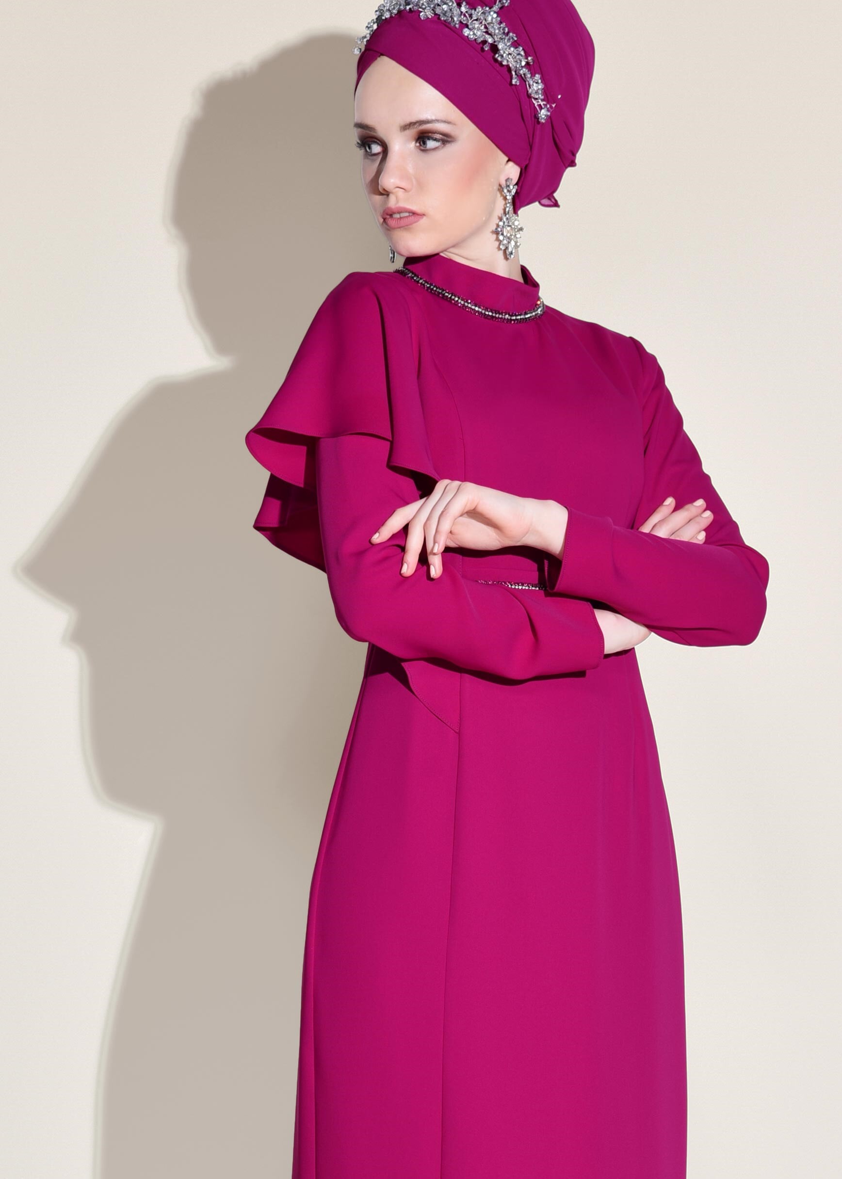 Tesettür giyim FUŞYA OMUZU VOLANLI ŞERİT BONCUK DETAYLI ABİYE ELBİSE 5458 
