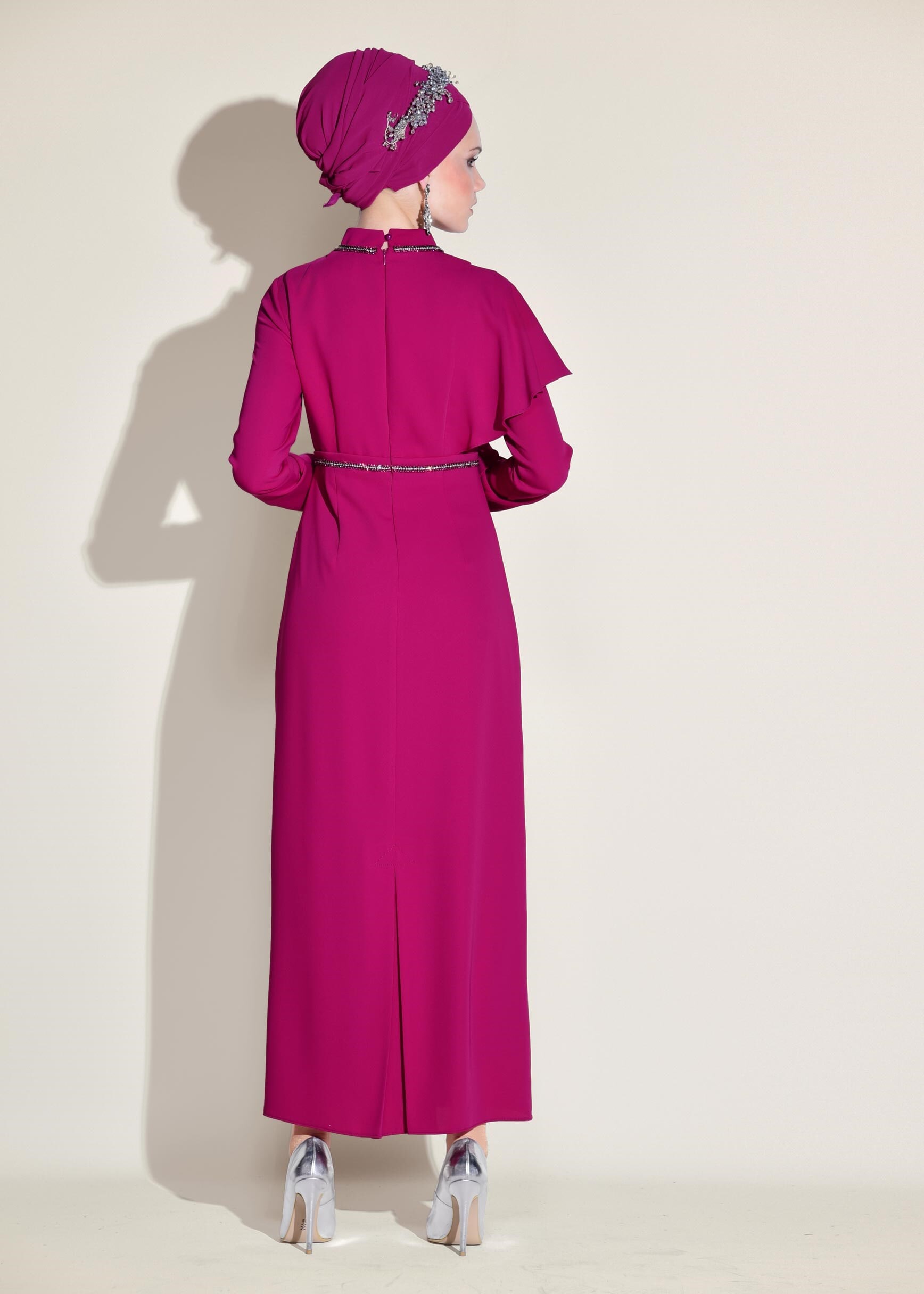 Tesettür giyim FUŞYA OMUZU VOLANLI ŞERİT BONCUK DETAYLI ABİYE ELBİSE 5458 