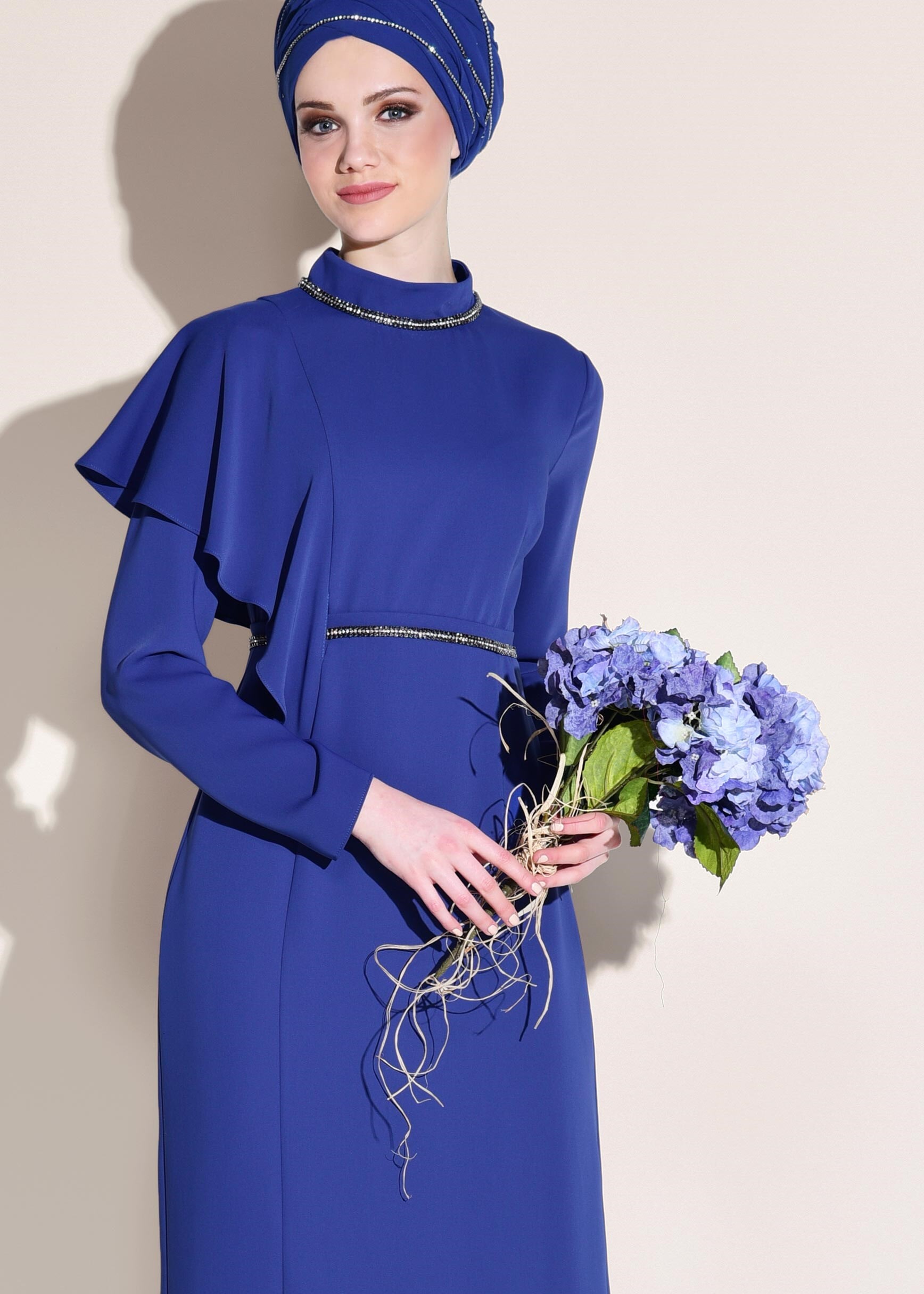 Tesettür giyim LACİVERT OMUZU VOLANLI ŞERİT BONCUK DETAYLI ABİYE ELBİSE 5458 