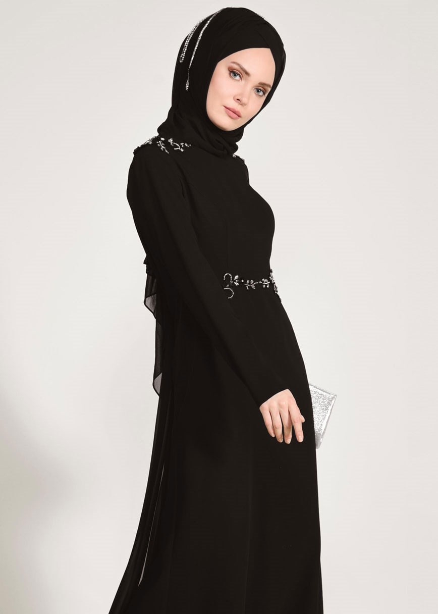 Tesettür giyim SİYAH BONCUK İŞLEMELİ OMUZDAN ŞİFON DETAYLI ABİYE ELBİSE 5463