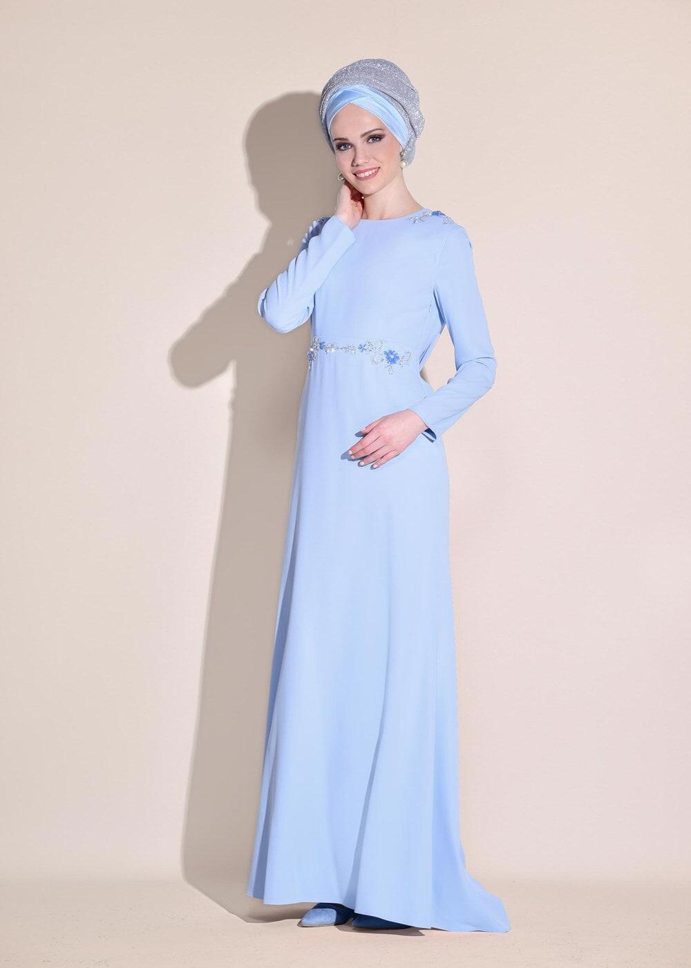 Tesettür giyim MAVİ BONCUK İŞLEMELİ OMUZDAN ŞİFON DETAYLI ABİYE ELBİSE 5463