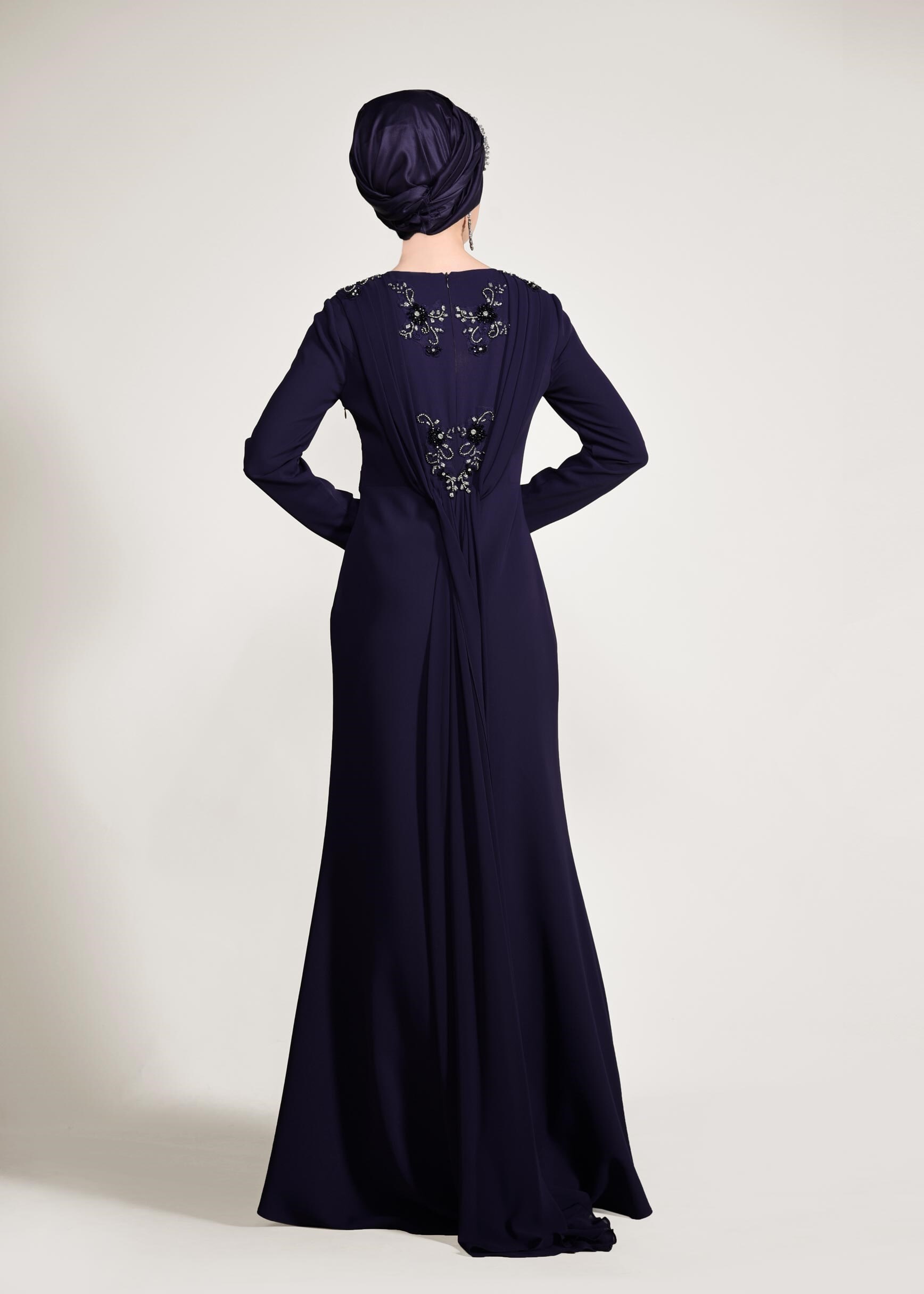 Tesettür giyim LACİVERT BONCUK İŞLEMELİ OMUZDAN ŞİFON DETAYLI ABİYE ELBİSE 5463