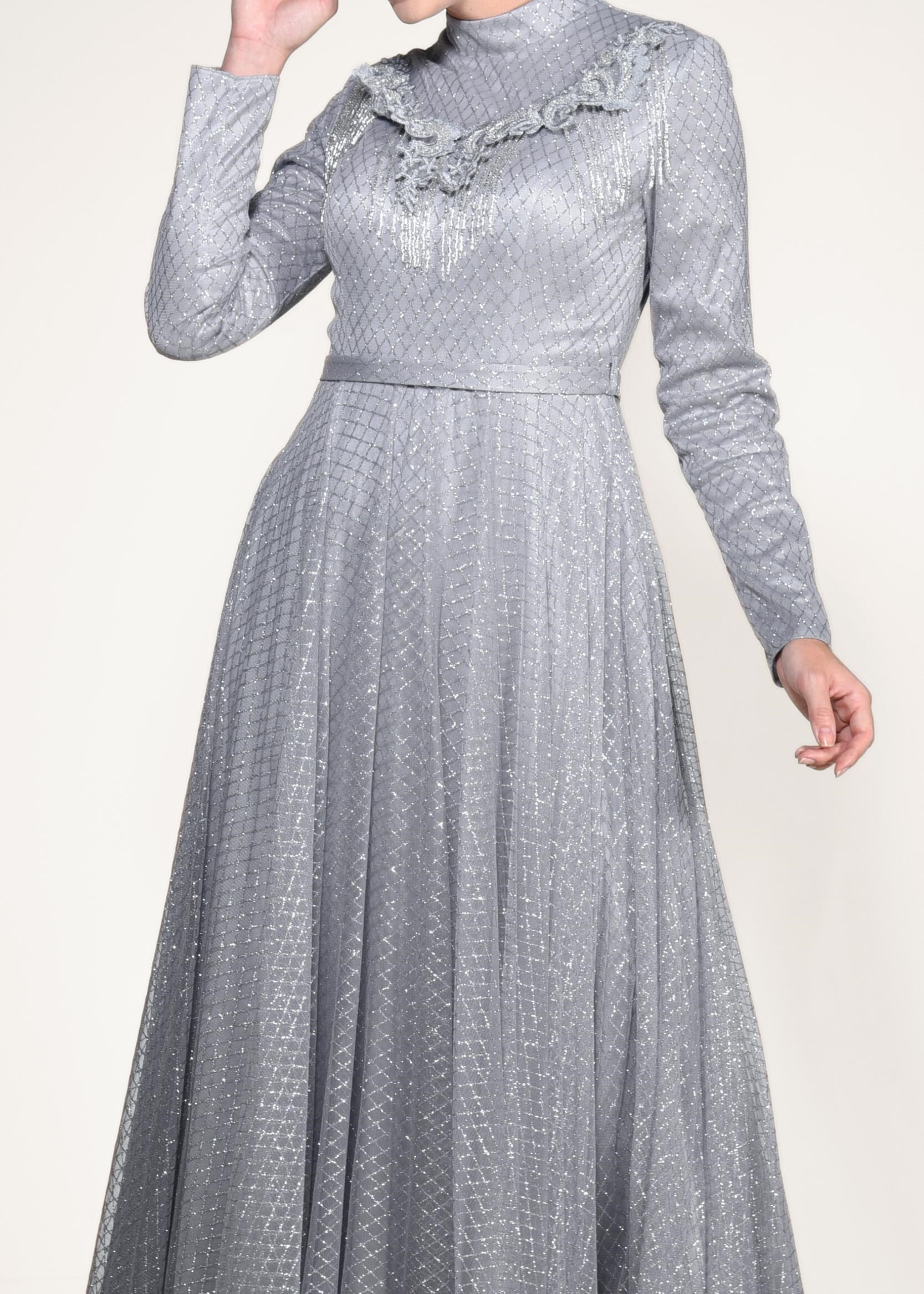 Tesettür giyim GRİ BAKLAVA DESENLİ SİMLİ ABİYE ELBİSE 5491