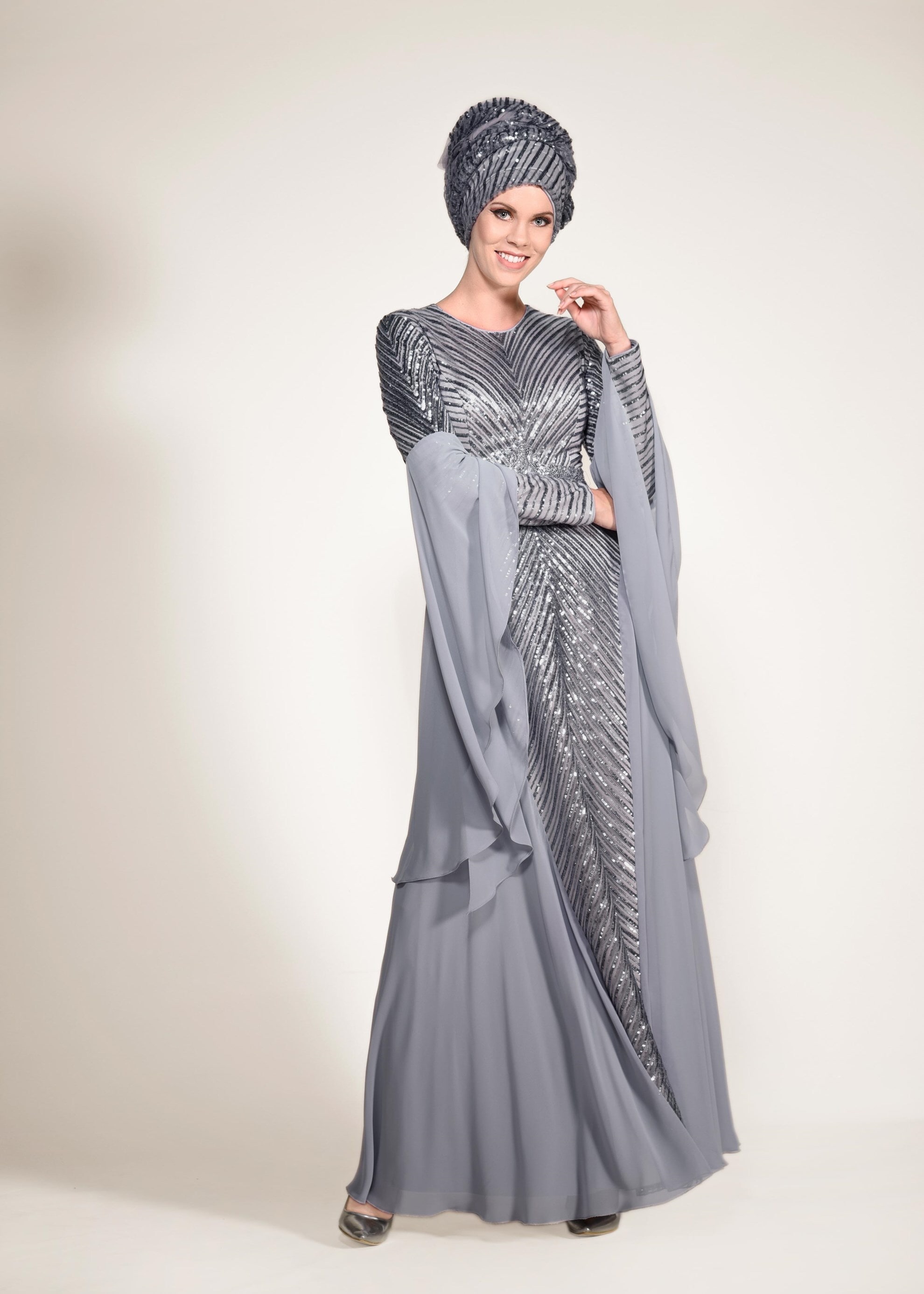 Tesettür giyim GRİ KOLLARI VOLANLI PUL PAYET ŞİFON ABİYE ELBİSE 5493