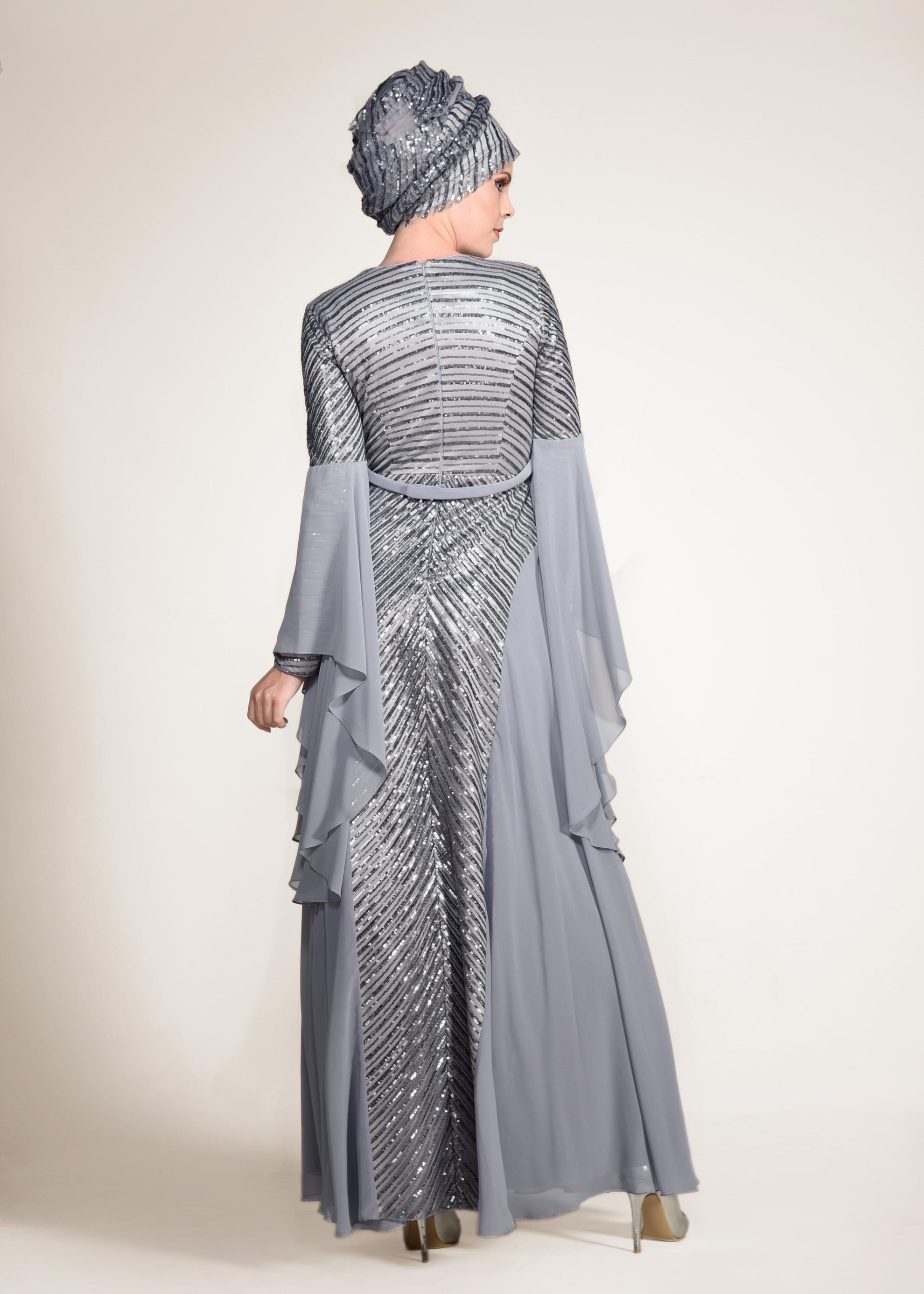 Tesettür giyim GRİ KOLLARI VOLANLI PUL PAYET ŞİFON ABİYE ELBİSE 5493