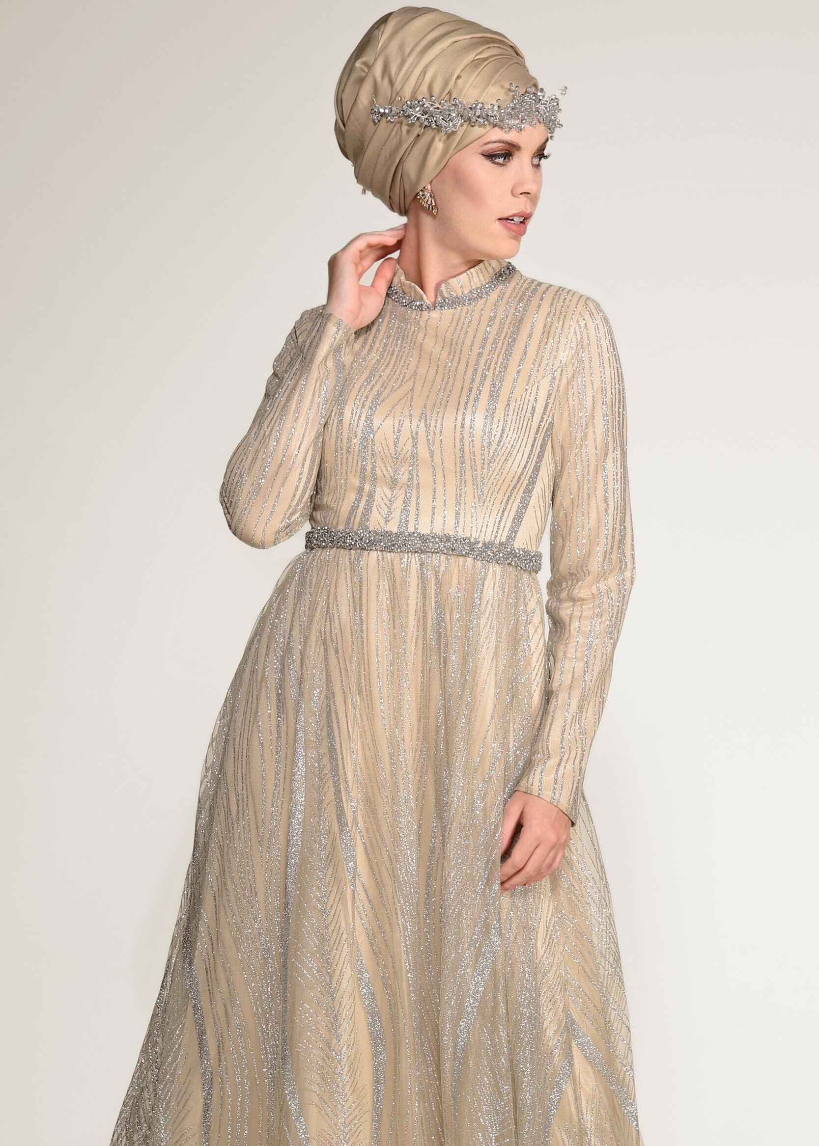 Tesettür giyim ALTIN HAKİM YAKA SİMLİ ABİYE ELBİSE 5496