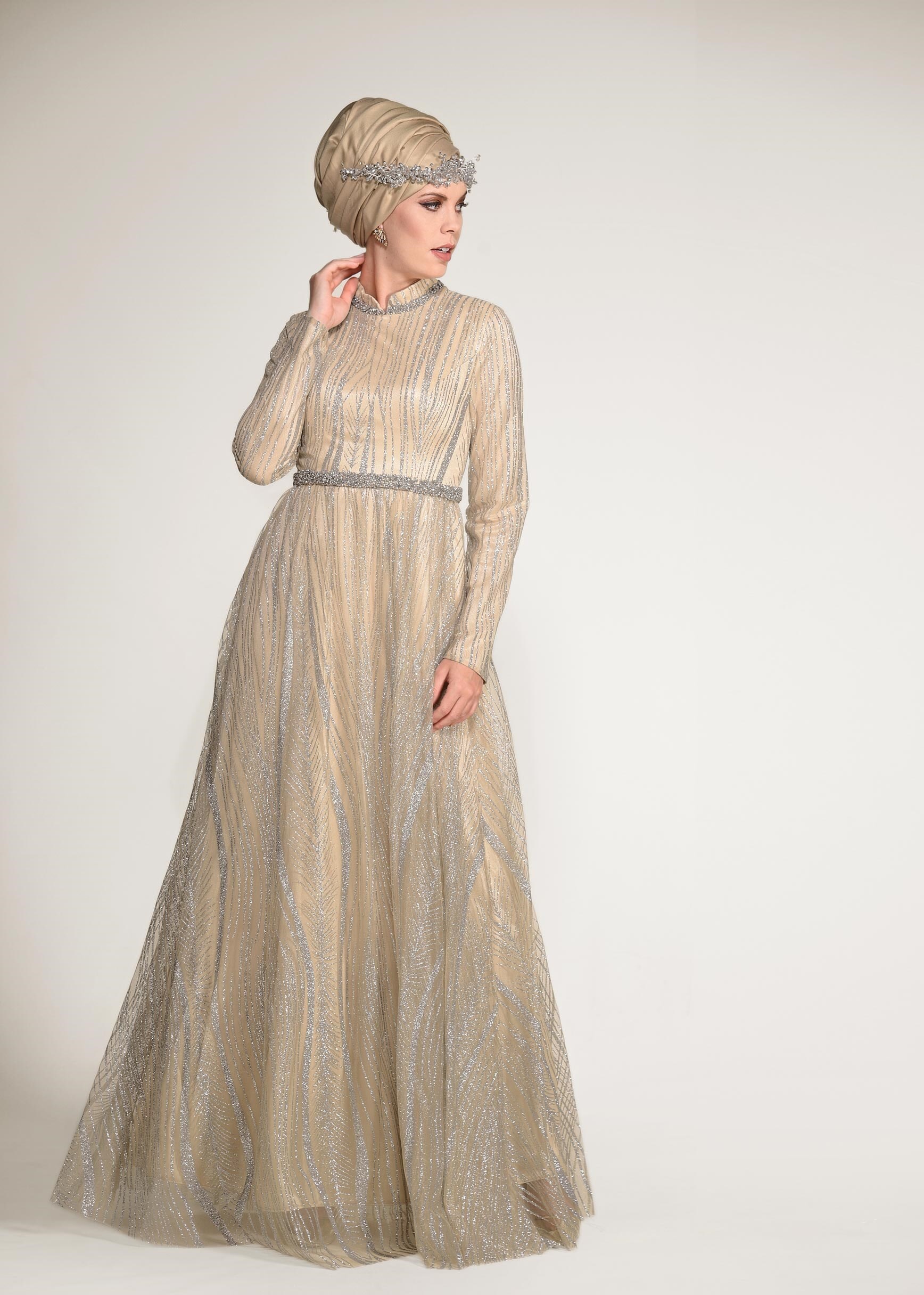 Tesettür giyim ALTIN HAKİM YAKA SİMLİ ABİYE ELBİSE 5496