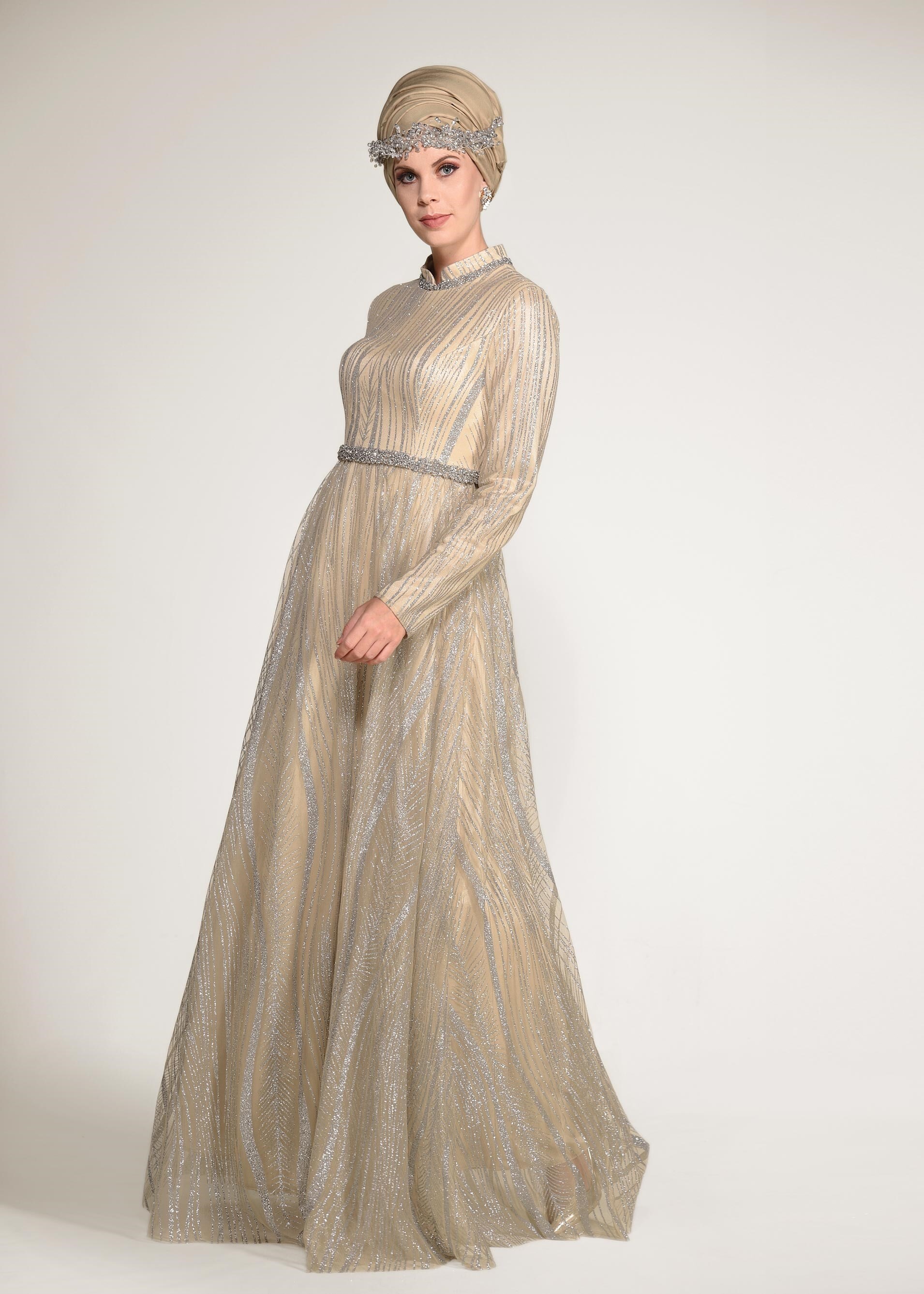 Tesettür giyim ALTIN HAKİM YAKA SİMLİ ABİYE ELBİSE 5496