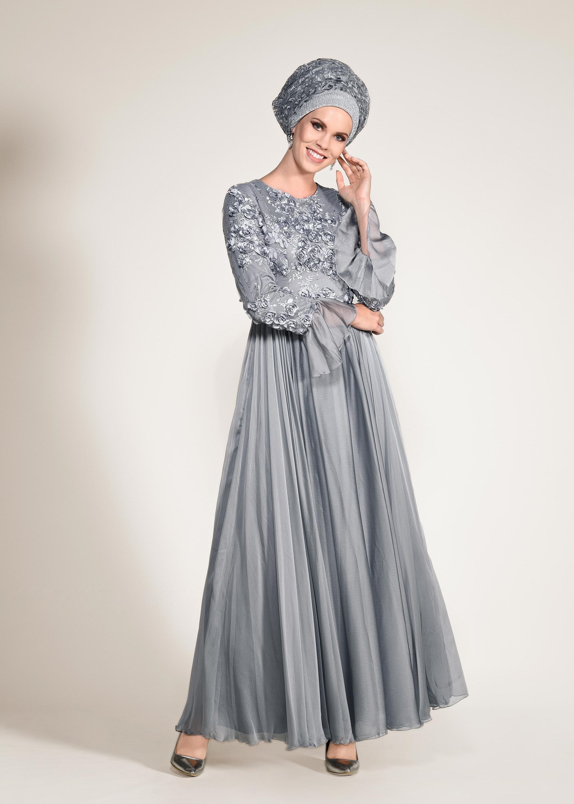 Tesettür giyim GRİ ÜÇ BOYUTLU ÇİÇEKLİ ŞİFON ABİYE ELBİSE 5505 