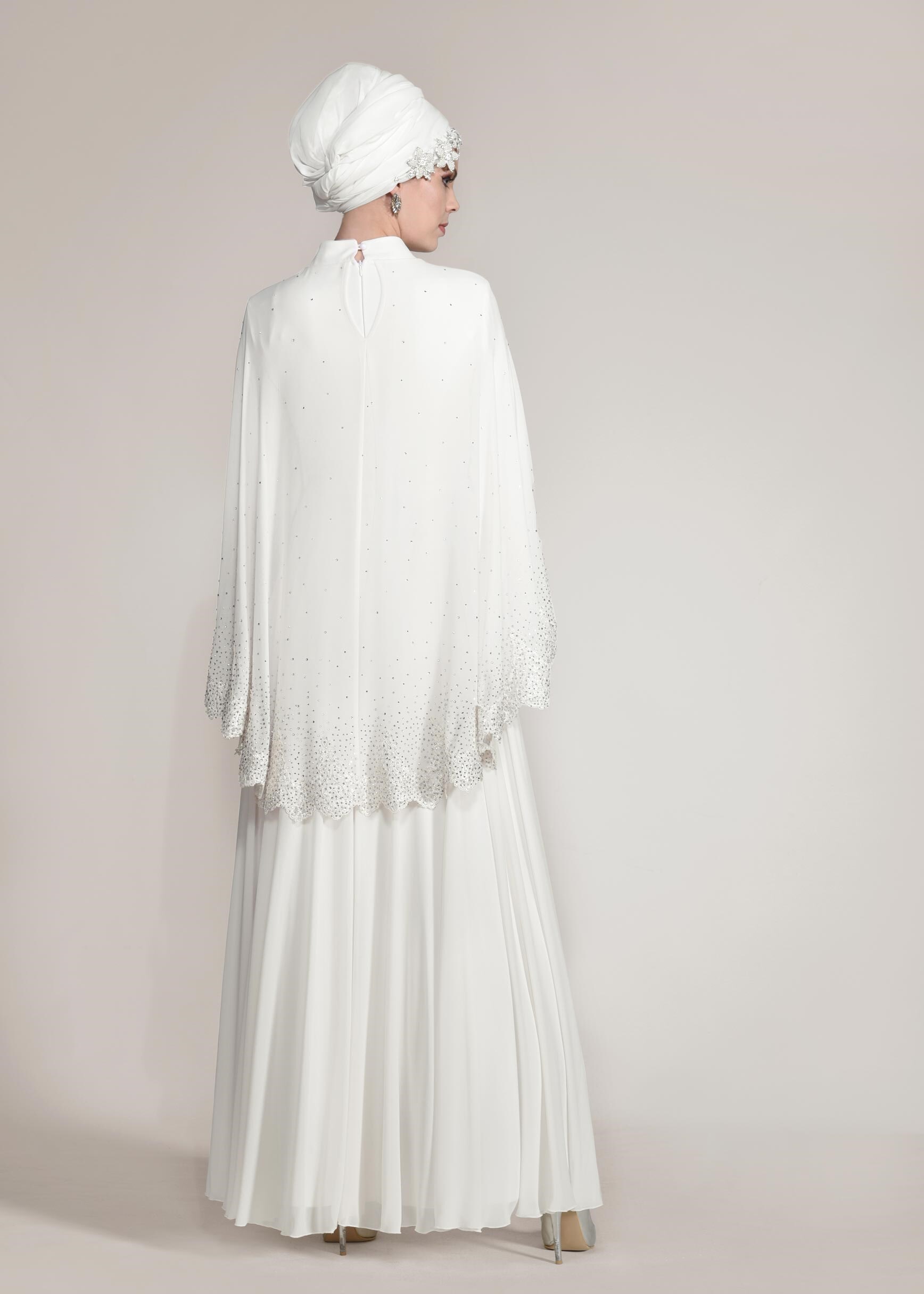 Tesettür giyim BEYAZ TAŞLI PELERİNLİ ABİYE ELBİSE 5506