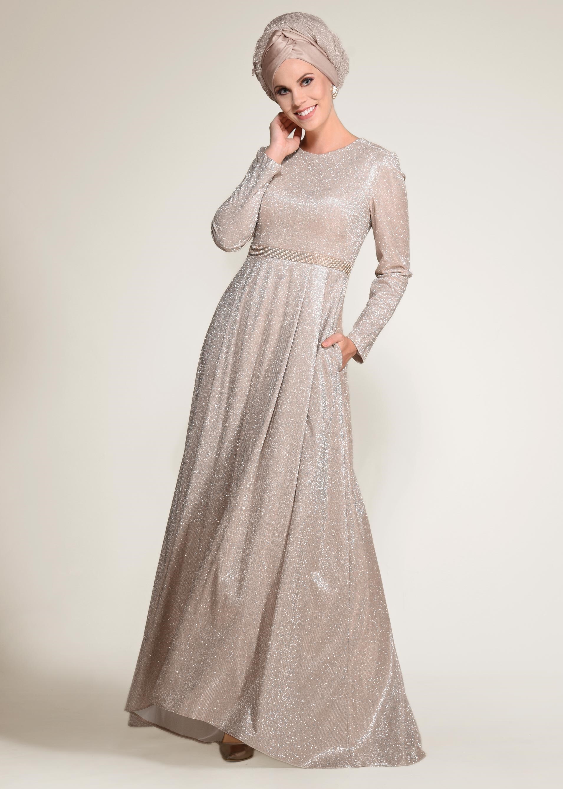 Tesettür giyim BEJ BELİ TAŞ ŞERİTLİ SİMLİ ABİYE ELBİSE 5526