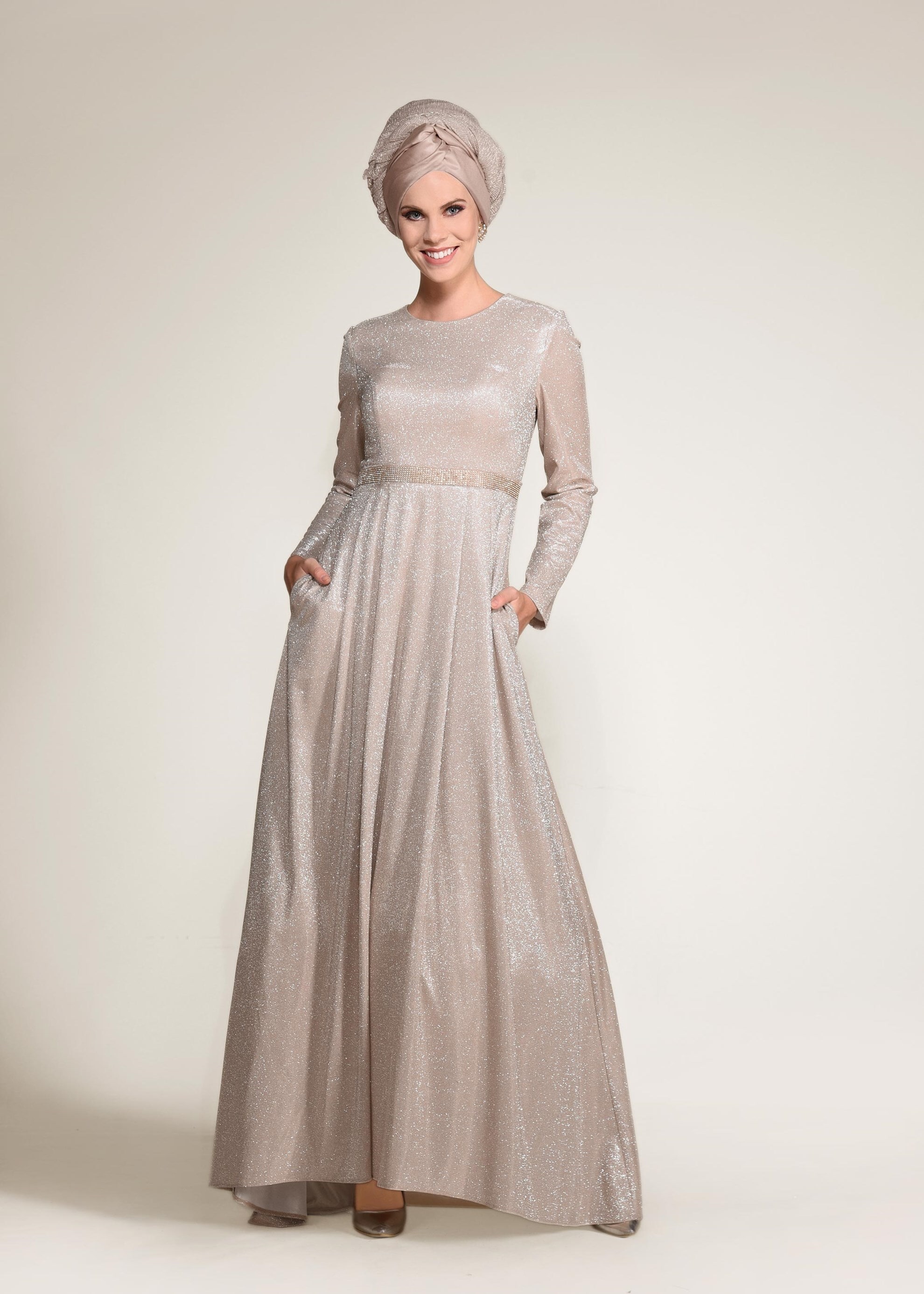 Tesettür giyim BEJ BELİ TAŞ ŞERİTLİ SİMLİ ABİYE ELBİSE 5526