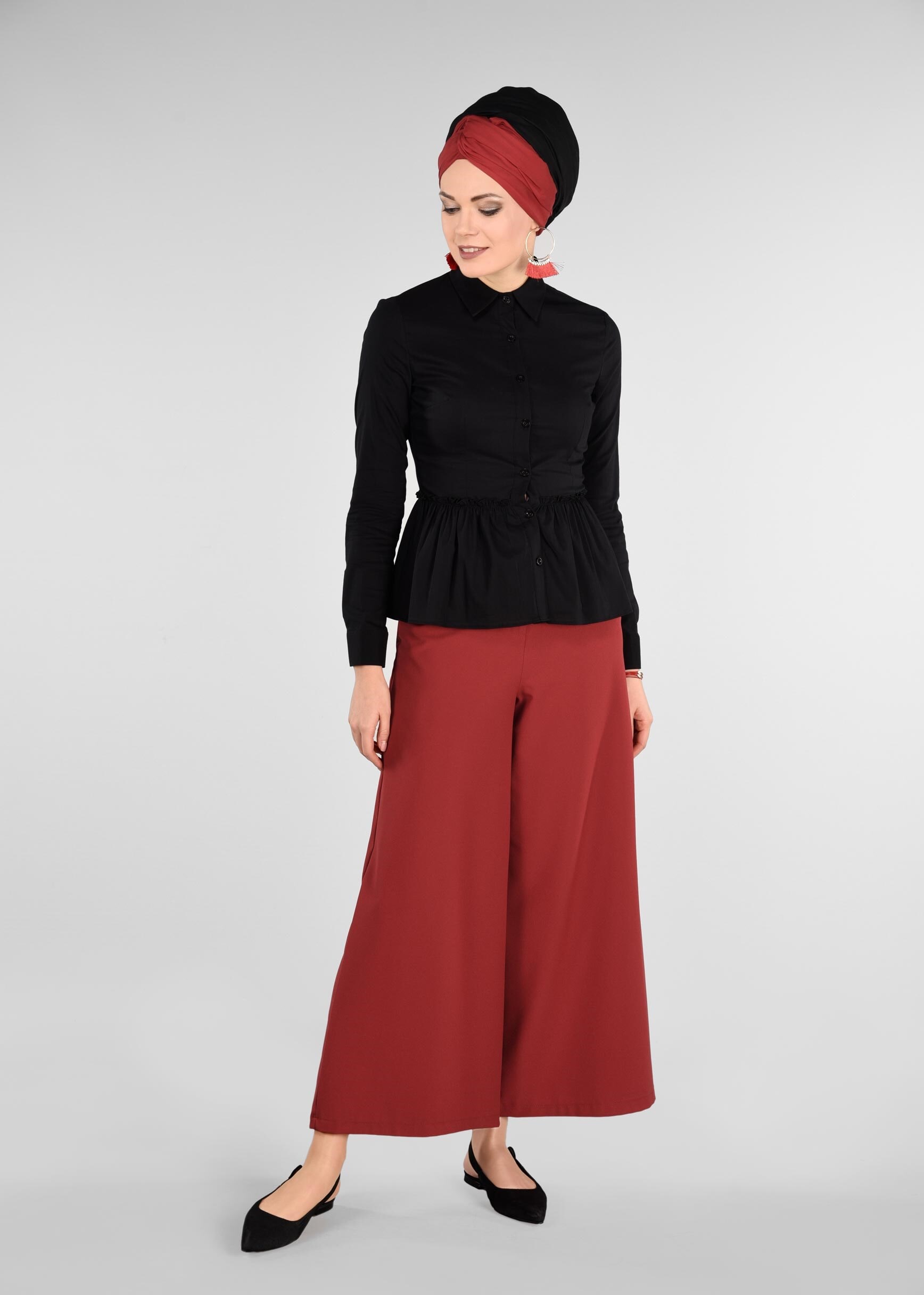 Tesettür giyim SİYAH PİLİSELİ DÜĞMELİ BLUZ 4004