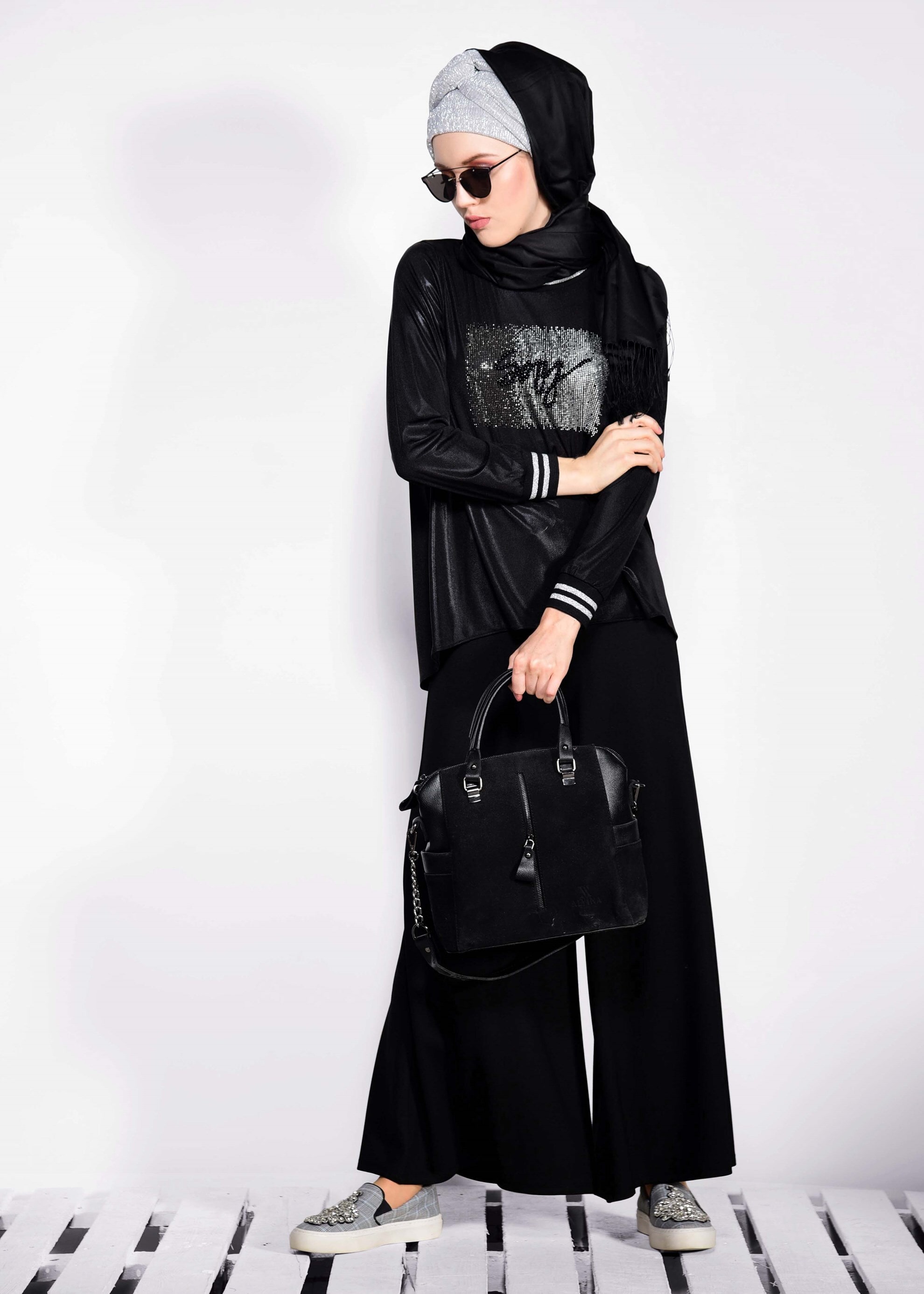 Tesettür giyim SİYAH KOL VE YAKASI LASTİKLİ BLUZ 4079