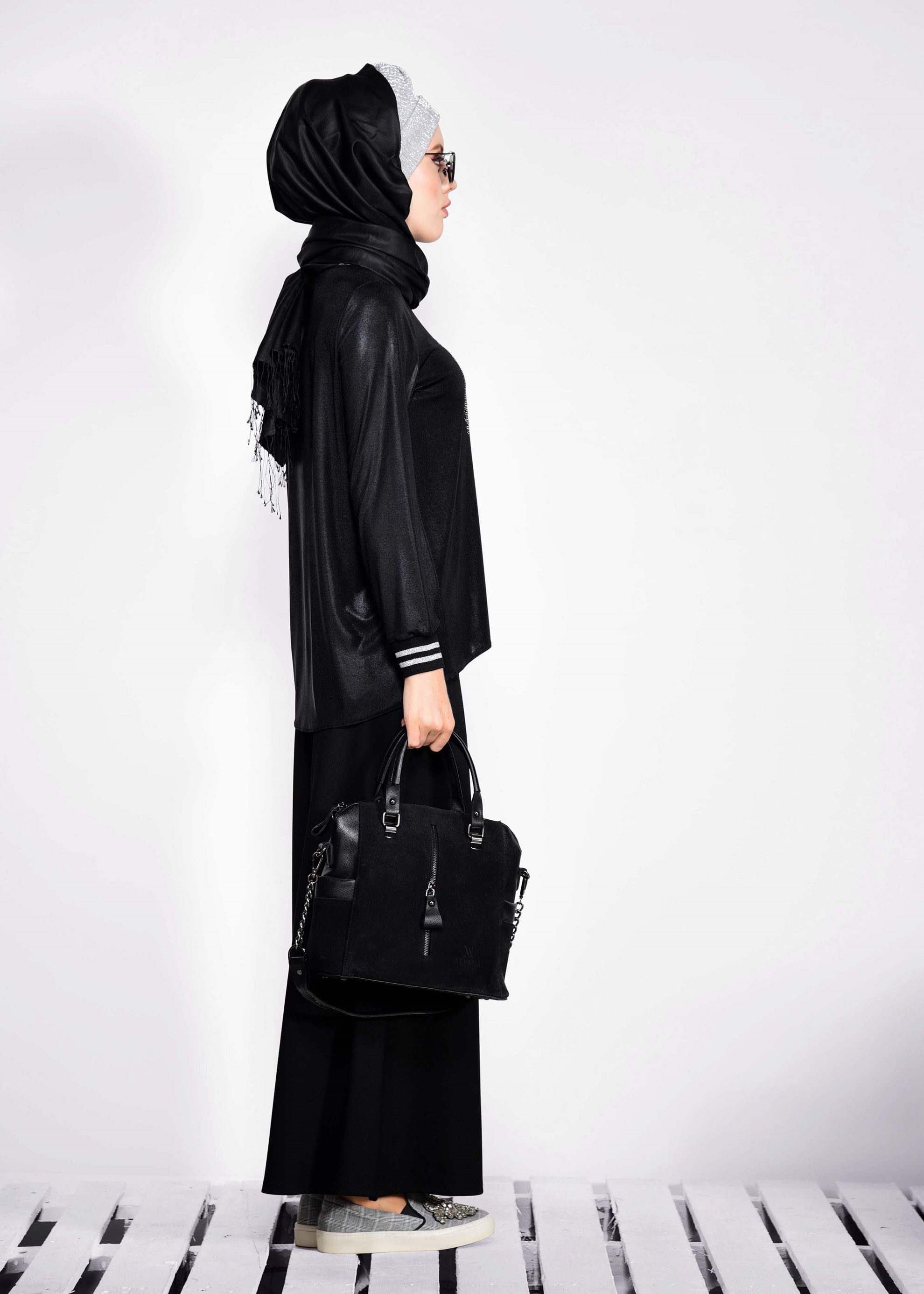 Tesettür giyim SİYAH KOL VE YAKASI LASTİKLİ BLUZ 4079