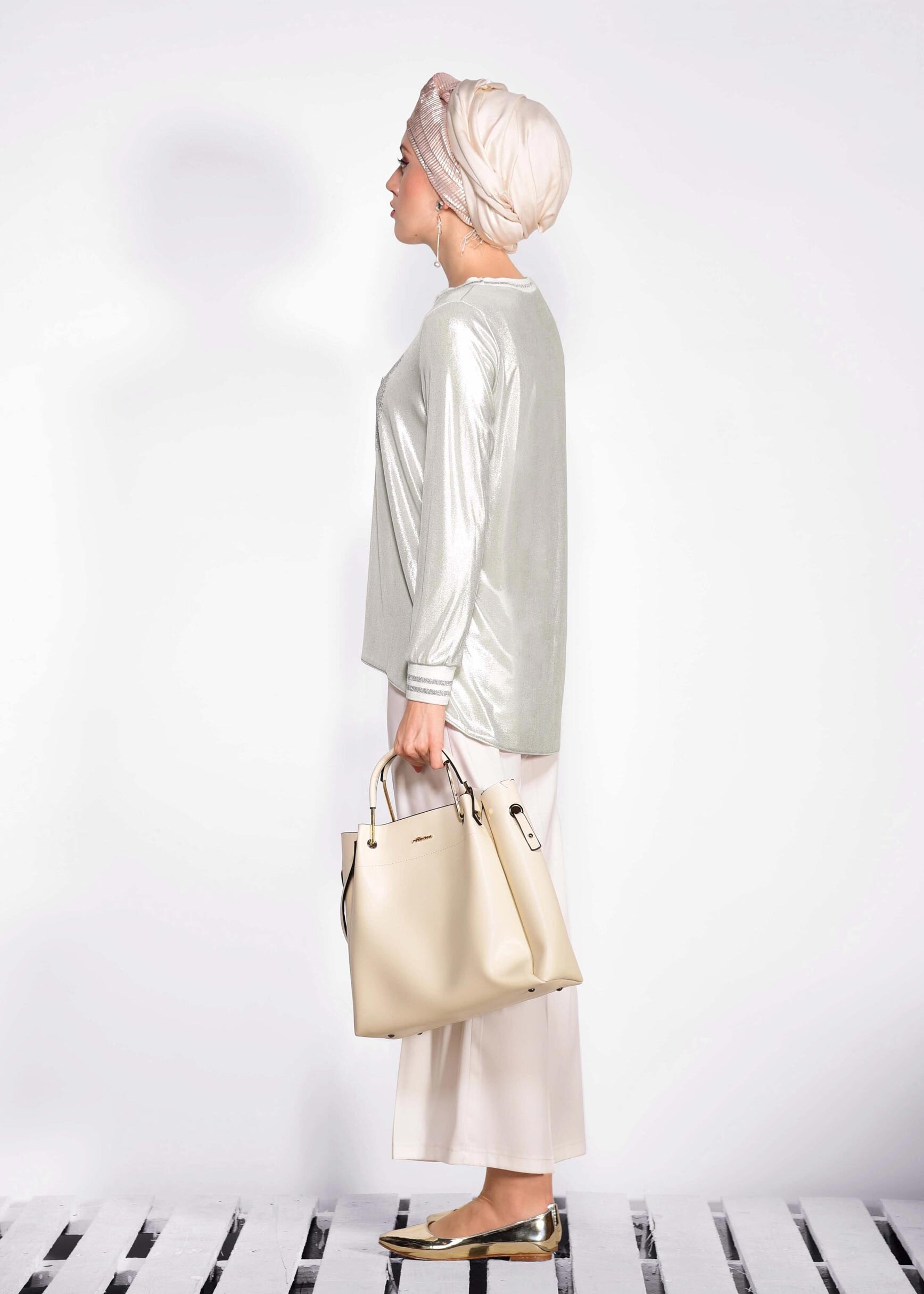 Tesettür giyim BEYAZ KOL VE YAKASI LASTİKLİ BLUZ 4079