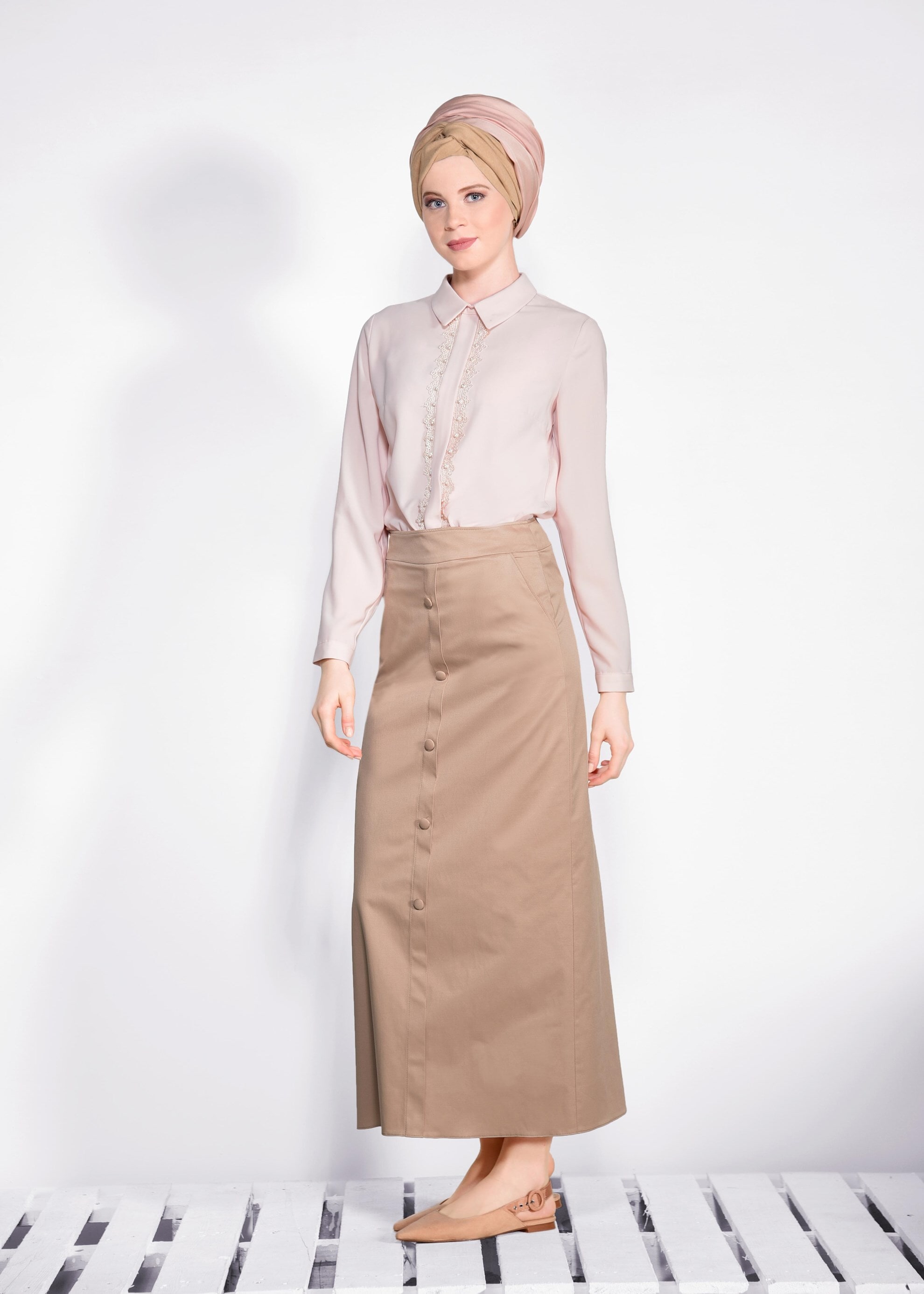 Tesettür giyim EKRU DANTEL DETAYLI BLUZ 4136