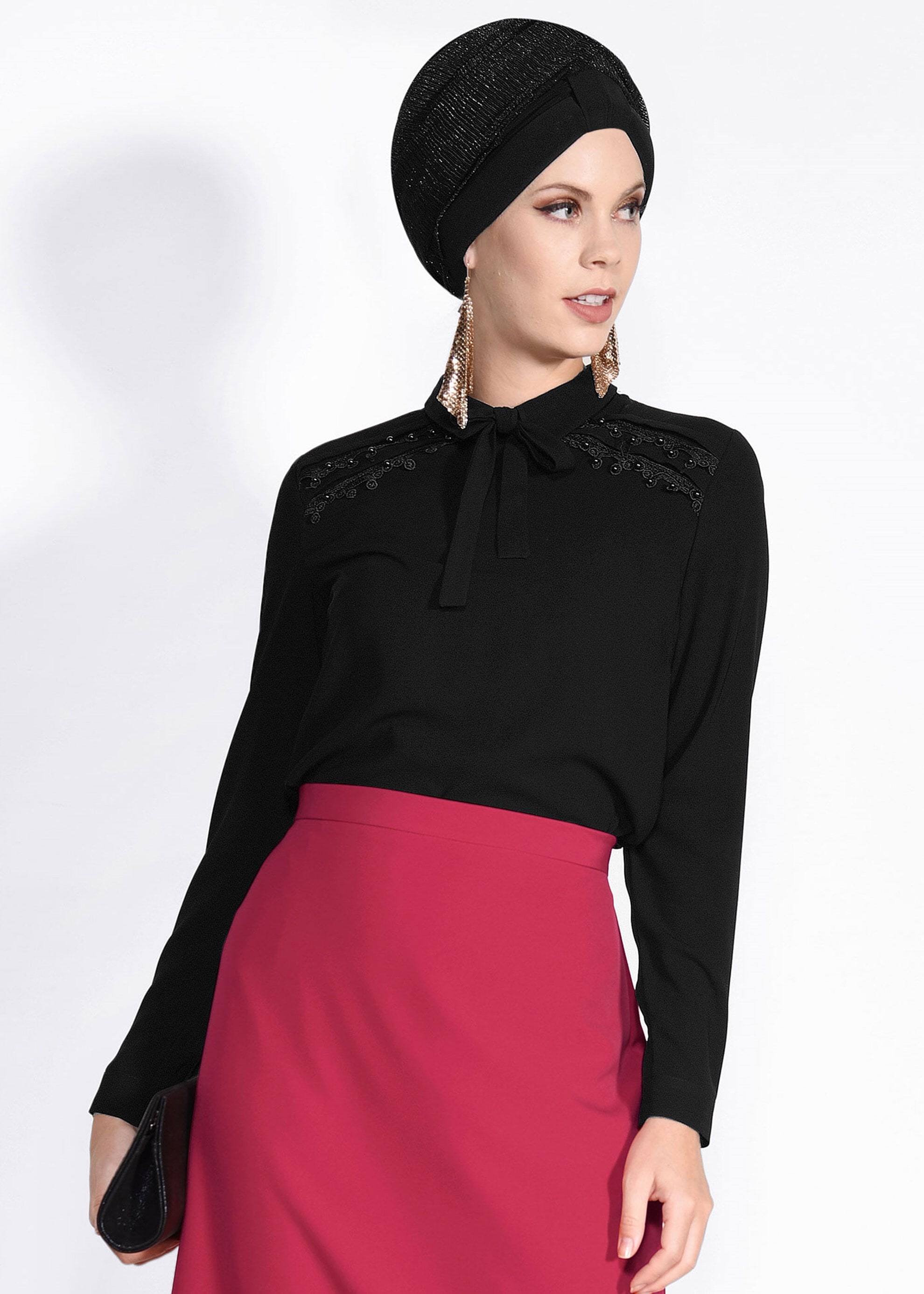 Tesettür giyim SİYAH İNCİLİ OMUZLARI NAKIŞLI BLUZ 4137